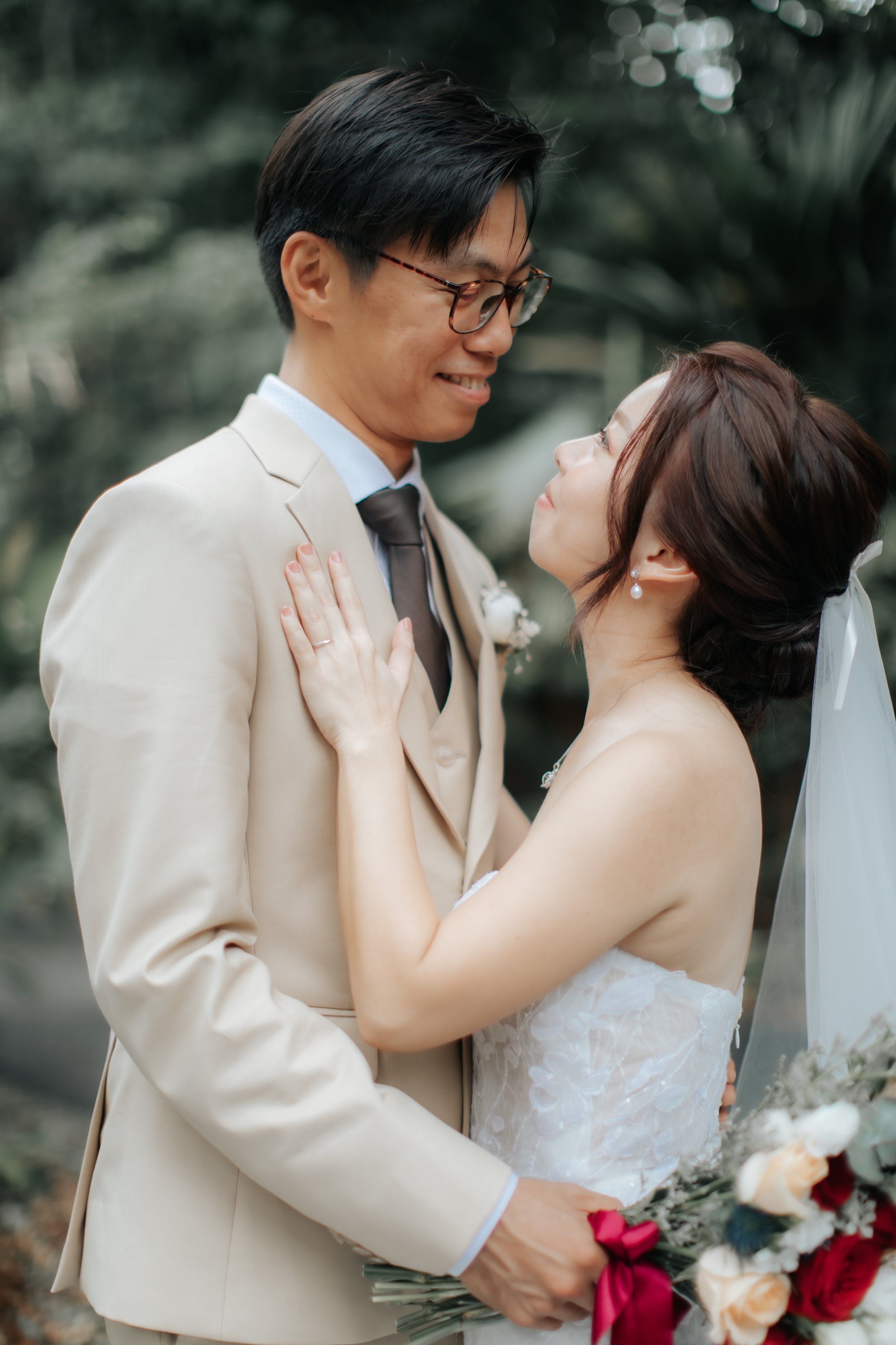 Light and airy actual day wedding photoshoot at The Villa Singapore, captured by Arielle for Breadandbutterworks.