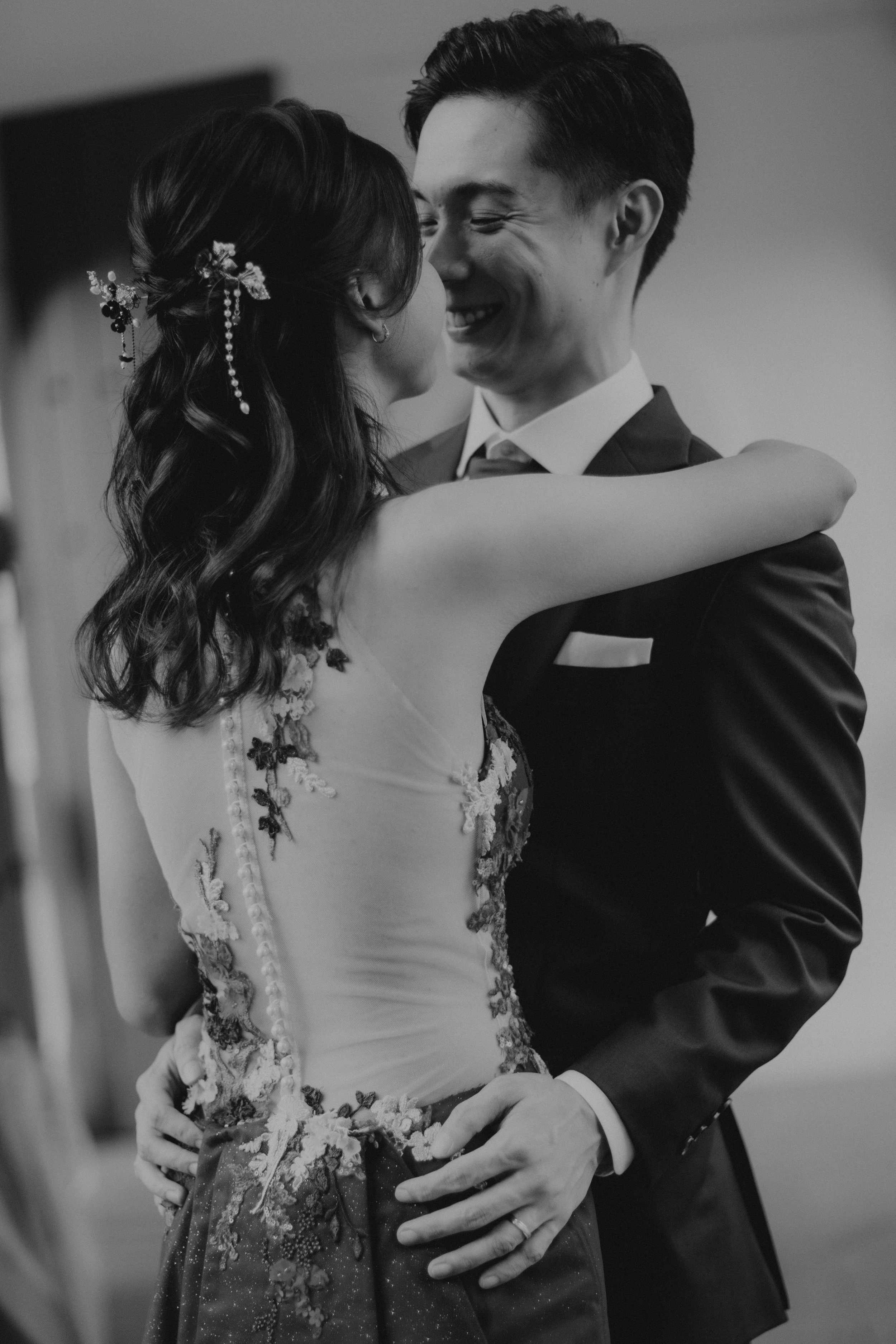 Pre-wedding black and white photoshoot at Chinese Gardens with traditional cheongsam, captured by Breadandbutterworks