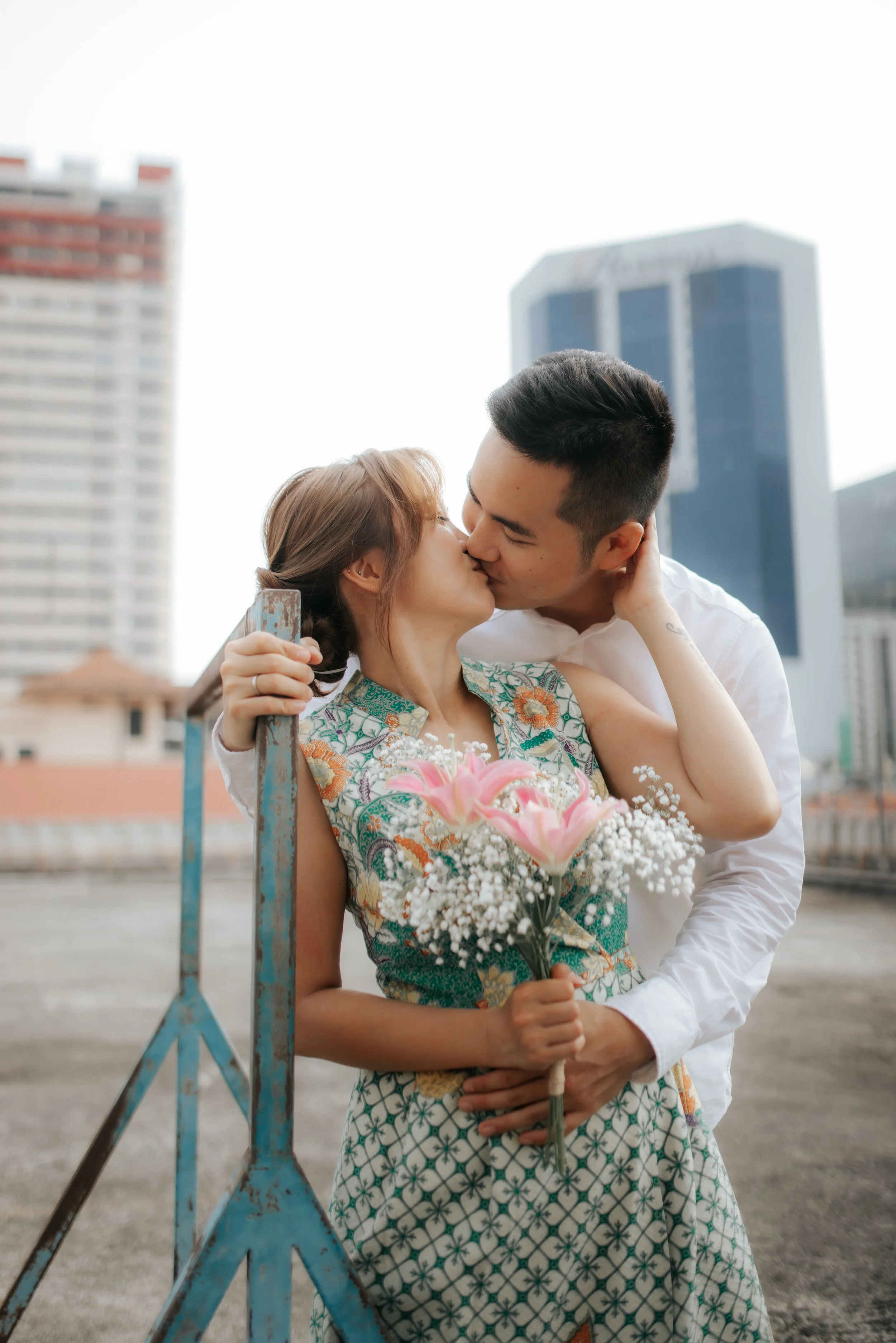 Light and airy pre-wedding photoshoot at People's Park Complex featuring a peranakan style kebaya, captured by Ash for Breadandbutterworks.