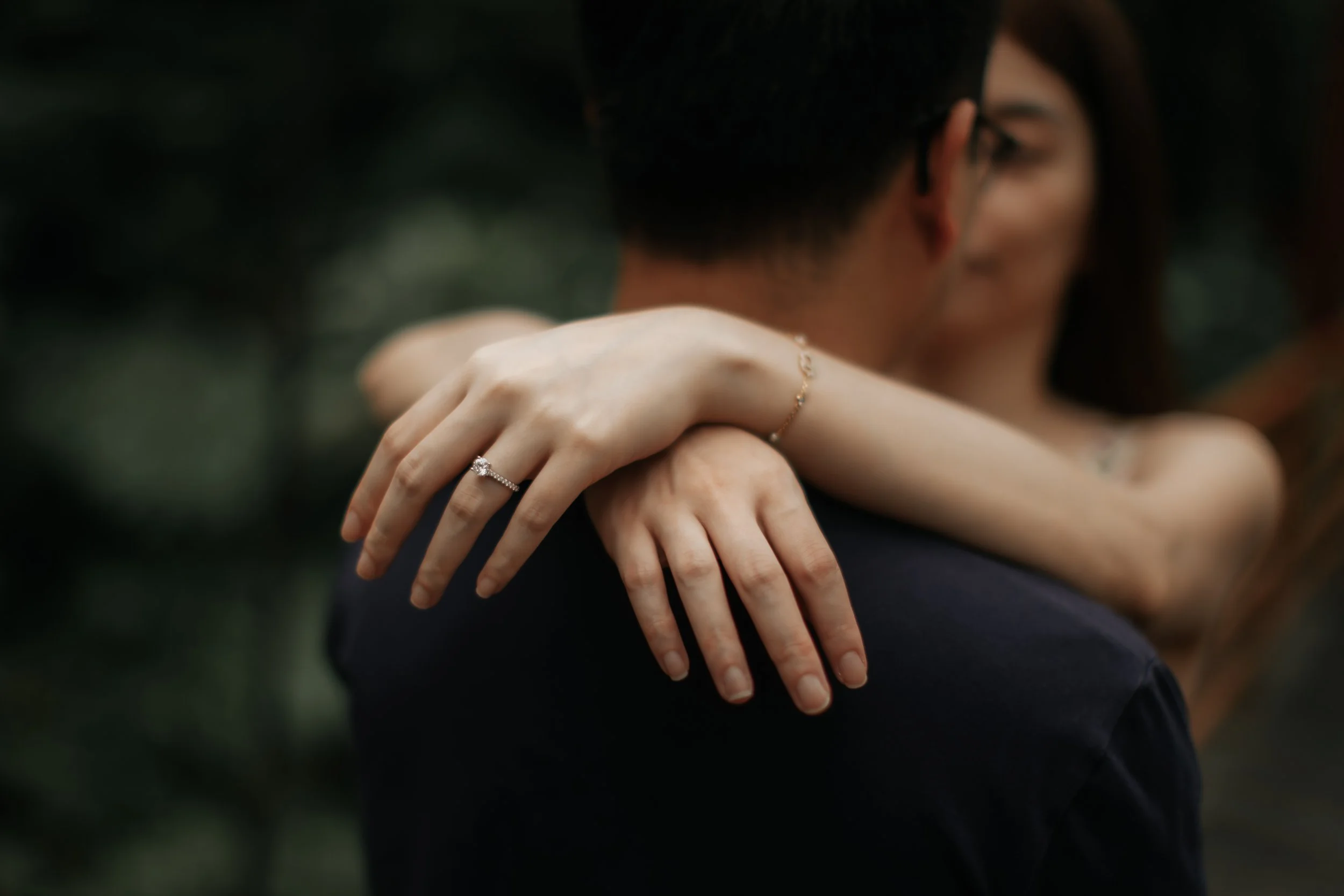 Romantic proposal detail photoshoot at Jurong Bird Park (now known as Bird Paradise) in Singapore, captured by Ash from Breadandbutterworks.