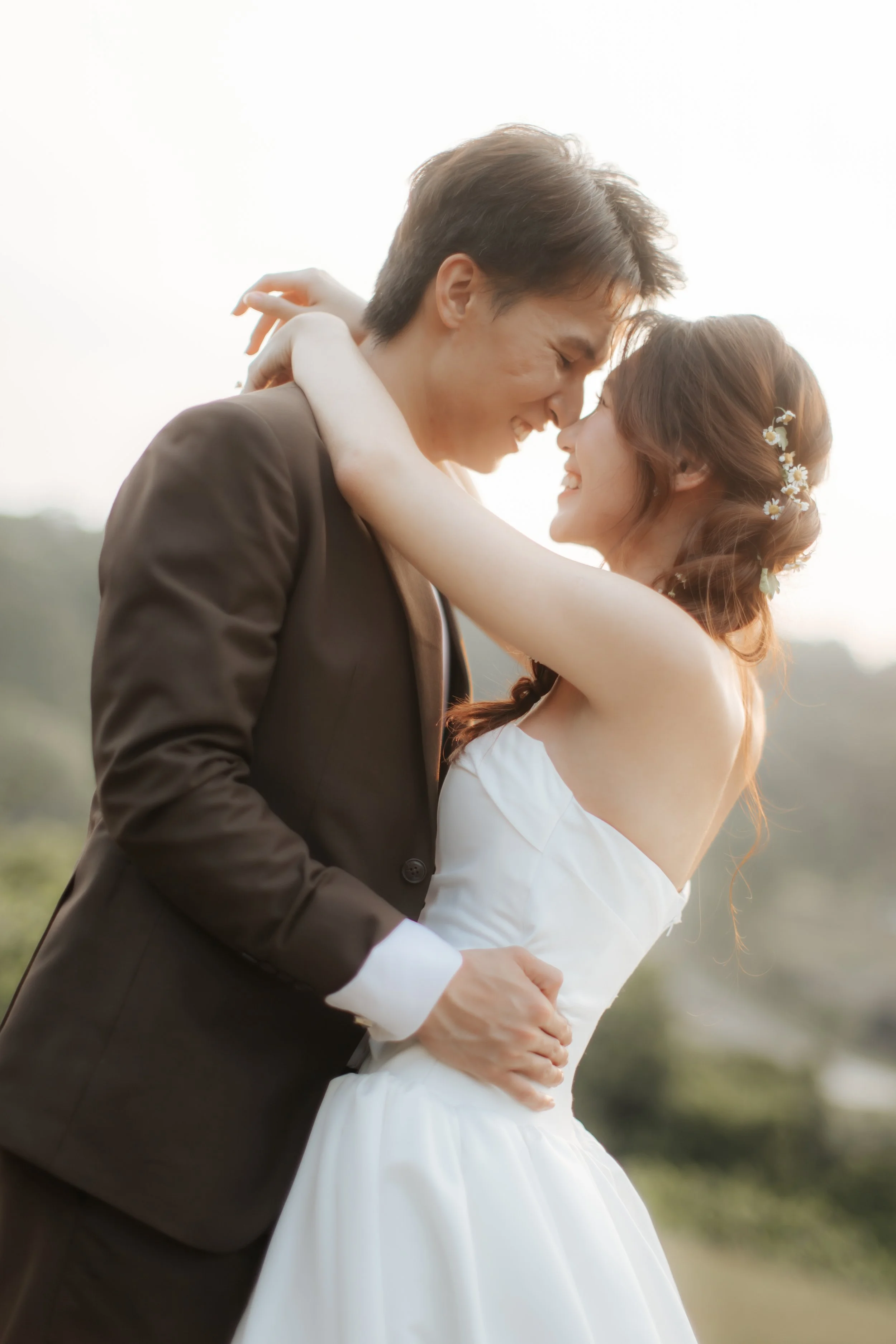 Romantic and dynamic pre-wedding photoshoot at Canterbury Hill. The couple share an intimate moment and embrace at the top of the hill. Captured in a light and airy style by Arielle from Breadandbutterworks.