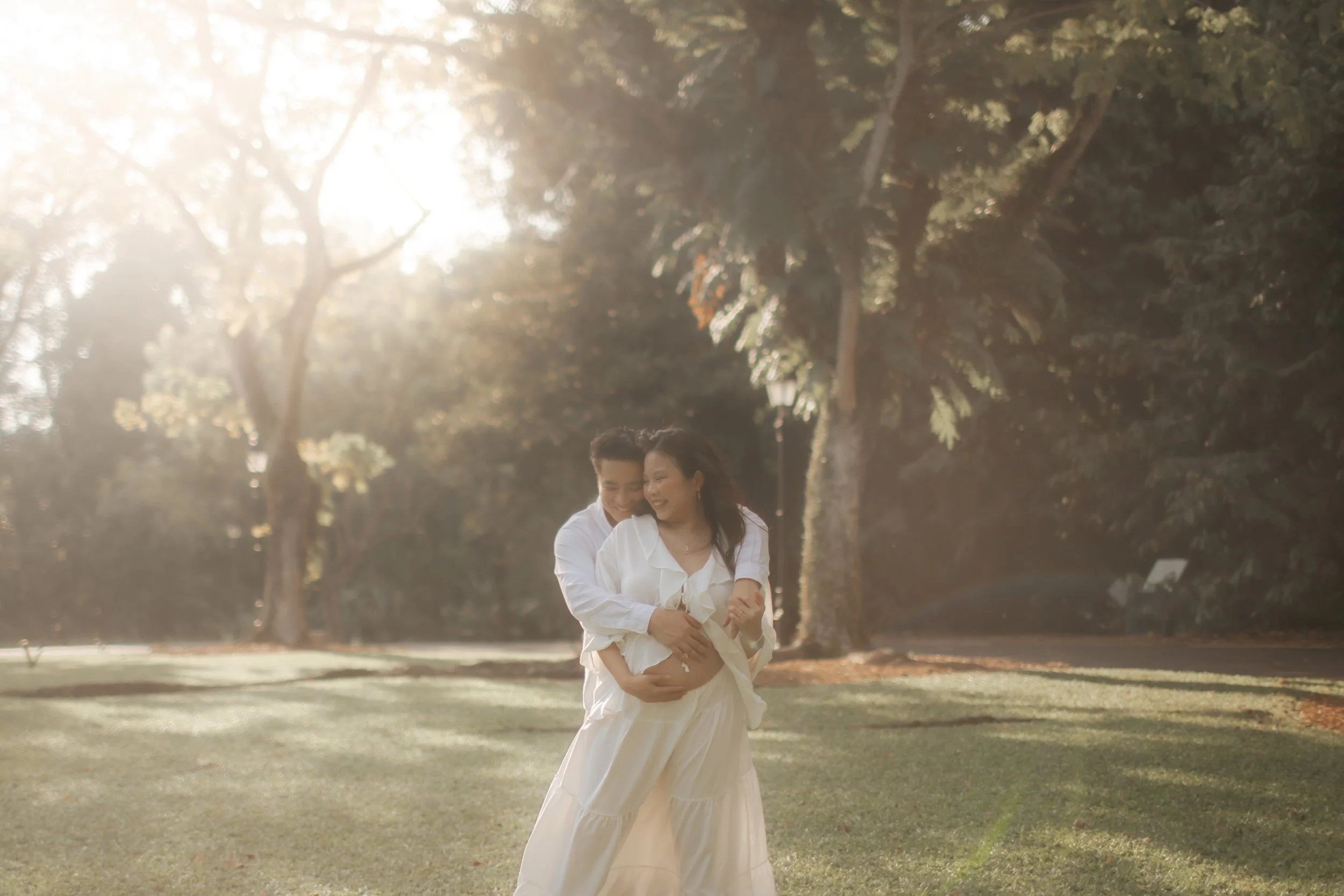 Light and airy maternity shoot at bandstand, captured by Arielle for Breadandbutterworks.