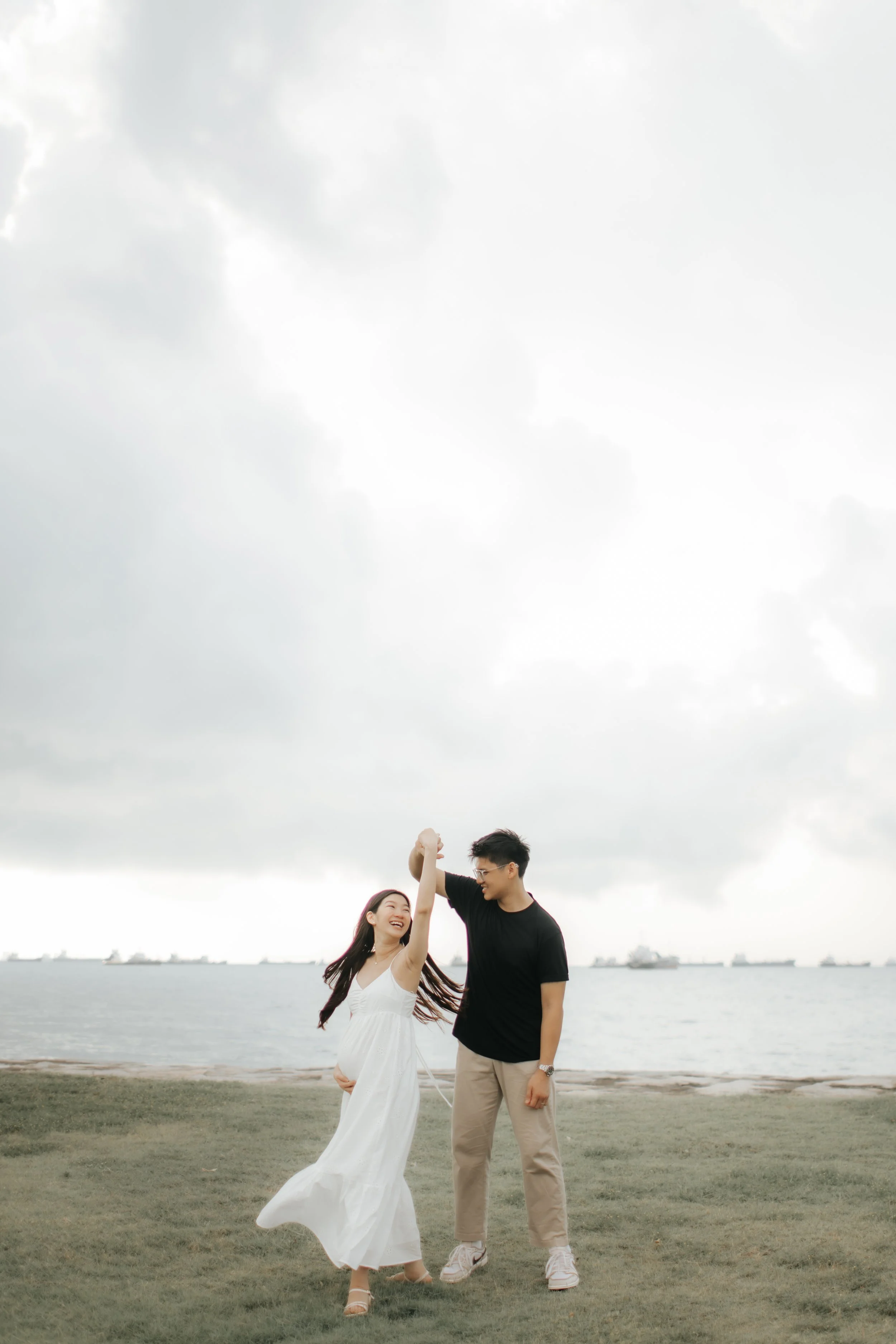 Maternity shoot at sunset at East Coast Park in Singapore, captured by Arielle for Breadandbutterworks.