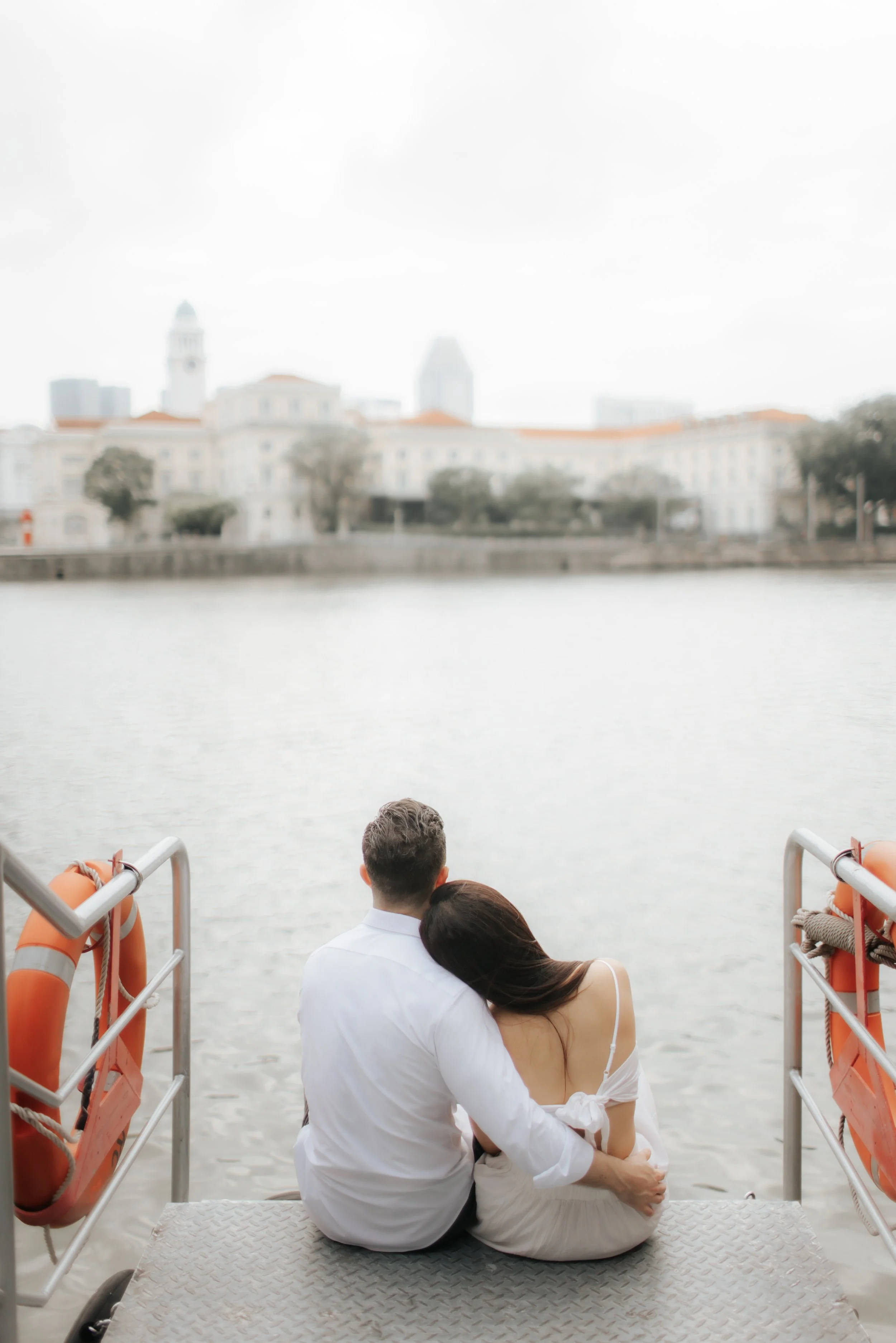 Light and airy proposal photoshoot at Anderson Bridge, the looks onward blissfully at the waterfront scenary. Captured by Arielle for Breadandbutterworks.