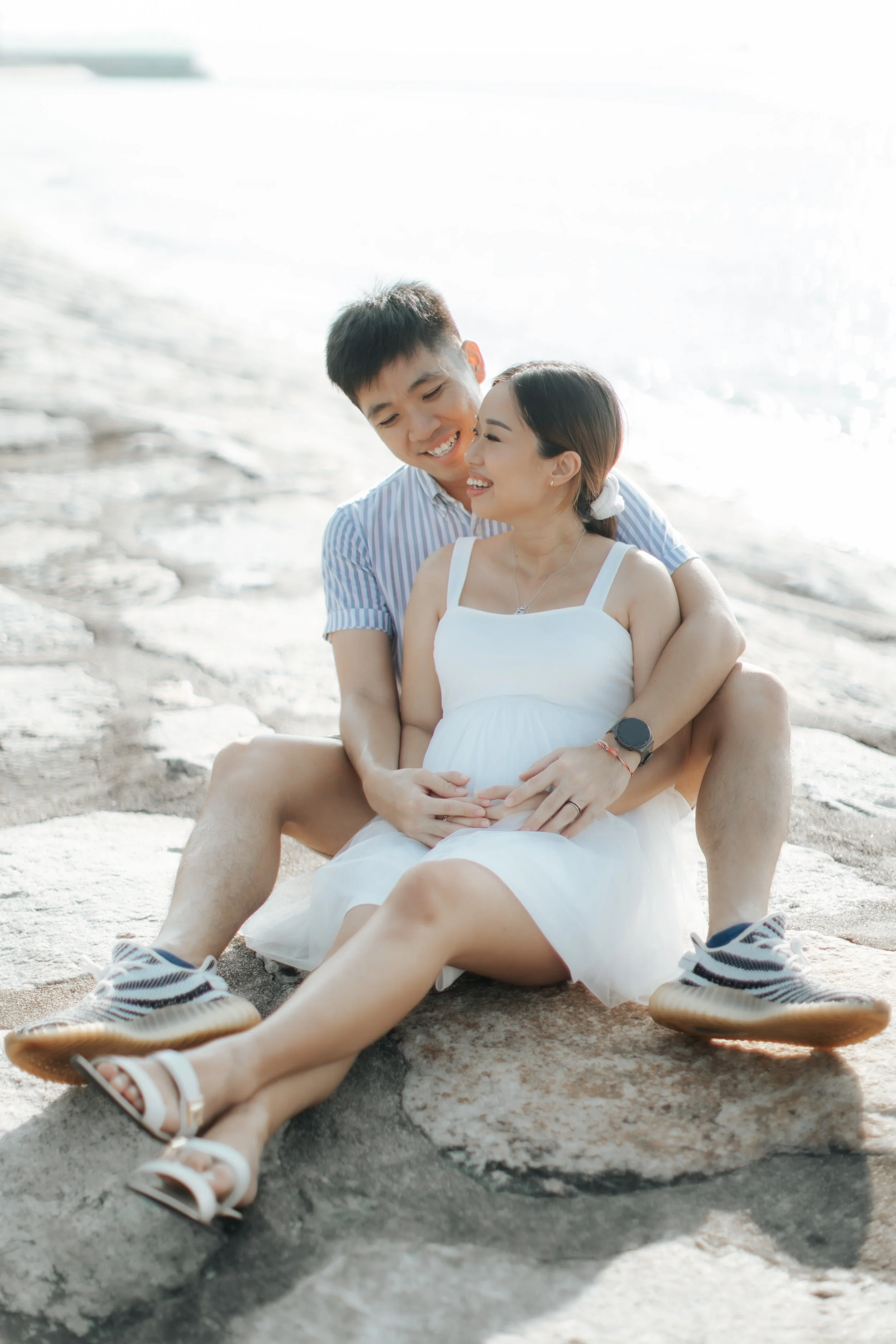 Light and airy maternity beach photoshoot at East Coast Park with a pet dog, captured by Arielle for Breadandbutterworks.