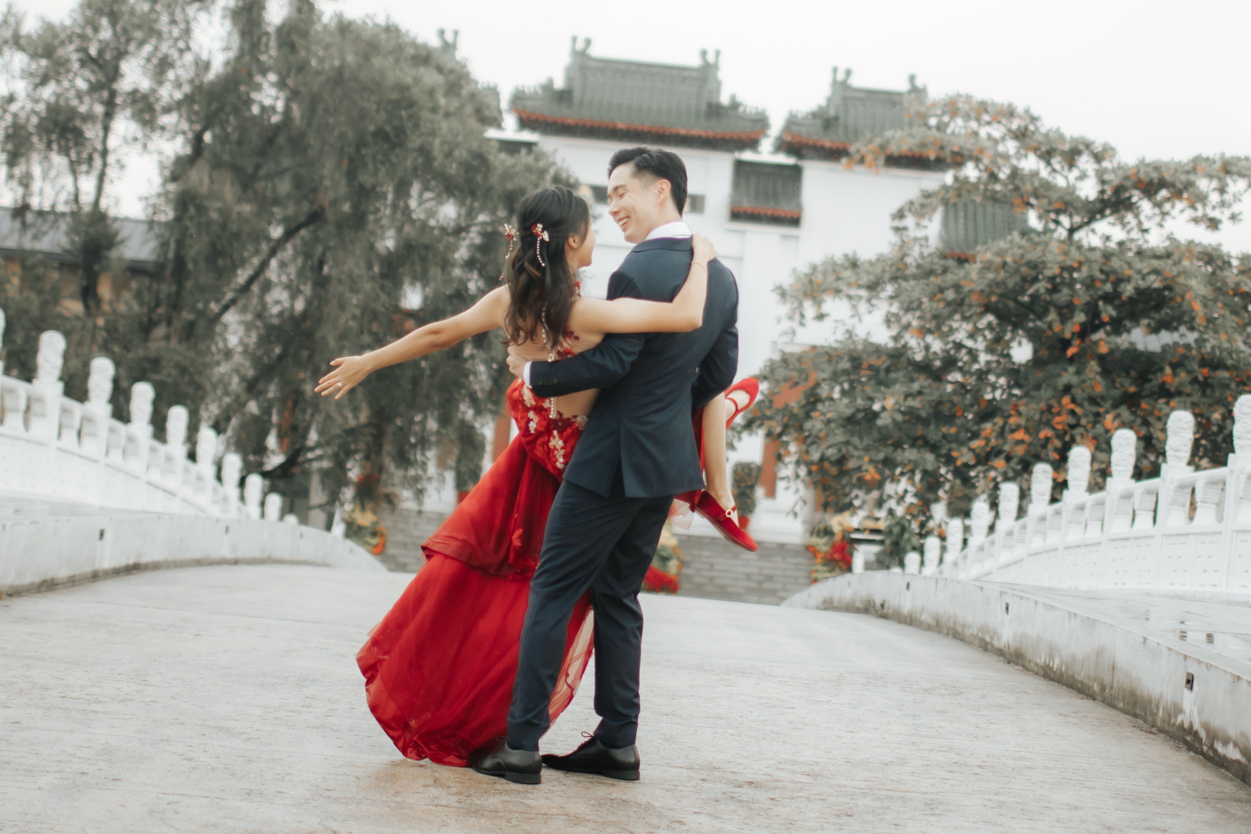 Pre-wedding photoshoot at Chinese Gardens with traditional cheongsam, captured by Breadandbutterworks