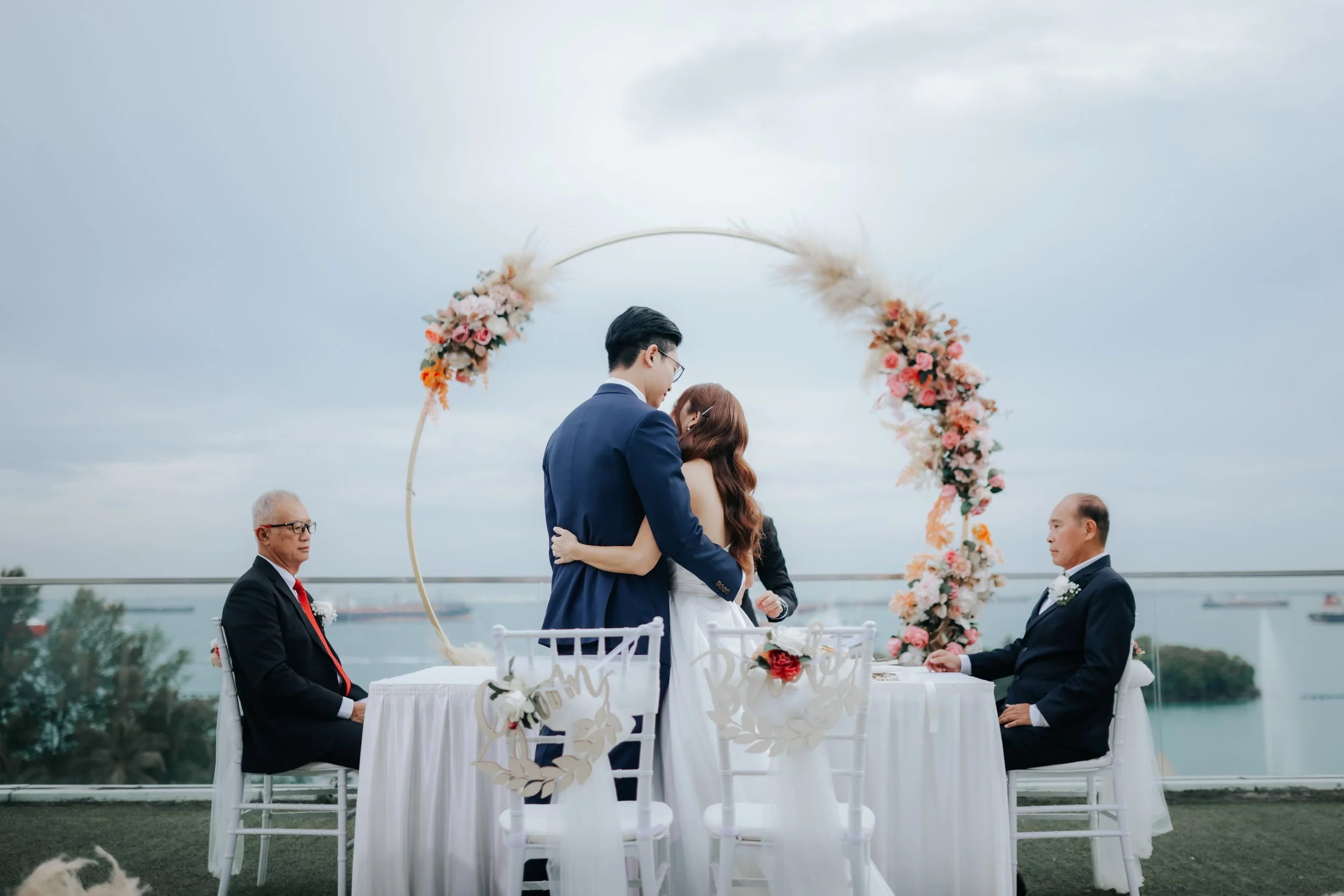Light and airy actual day wedding photoshoot at Sky Garden Sentosa in Singapore, captured by Ash for Breadandbutterworks.