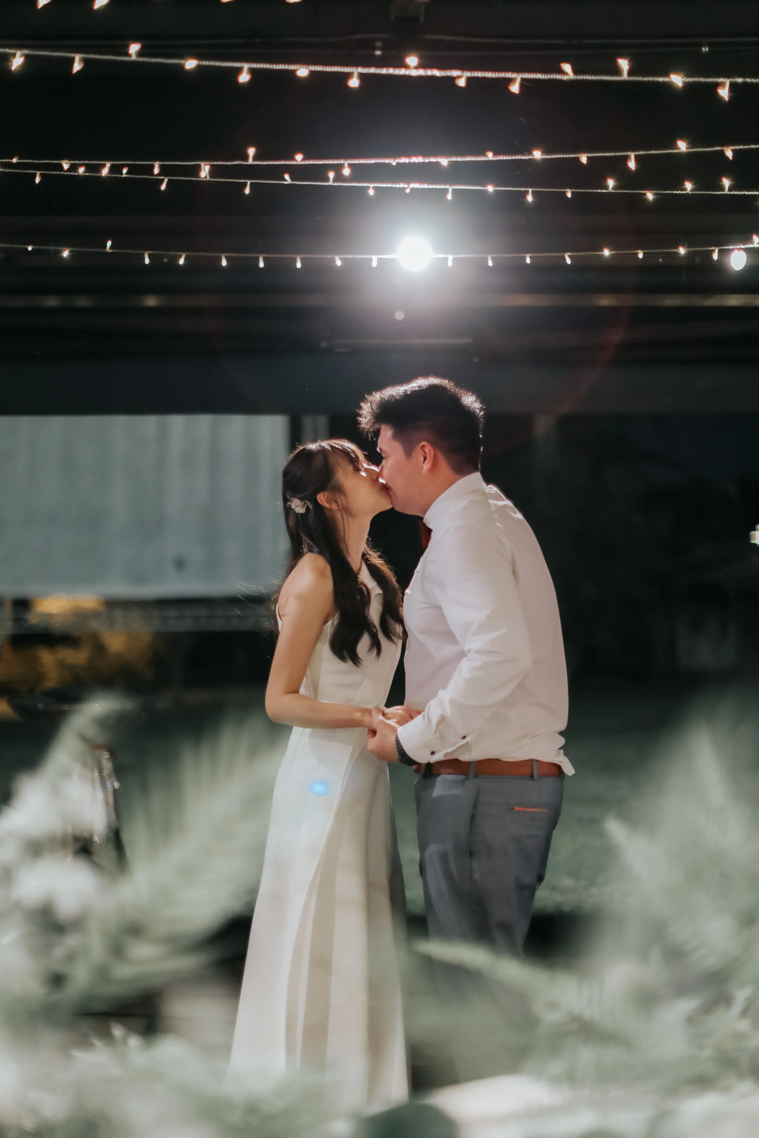 Light and airy actual day wedding photoshoot at Wheeler's Estate and East Coast Park in Singapore. Captured by Ash for Breadandbutterworks. 