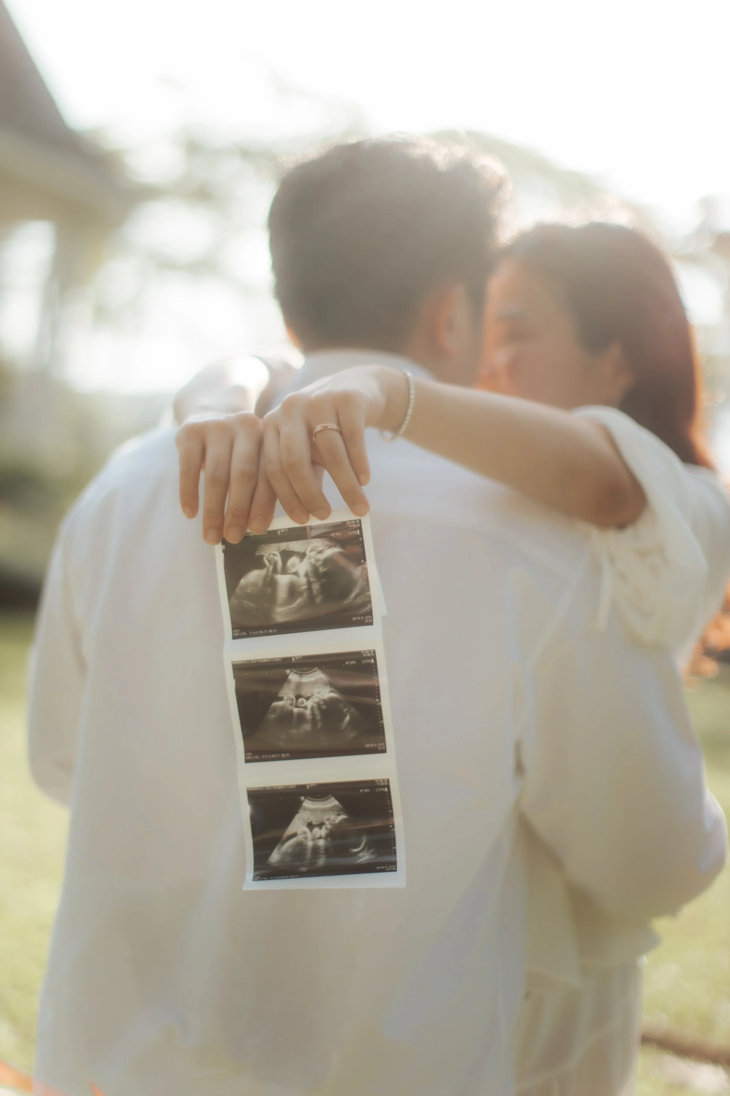 Light and airy maternity shoot at bandstand, captured by Arielle for Breadandbutterworks.