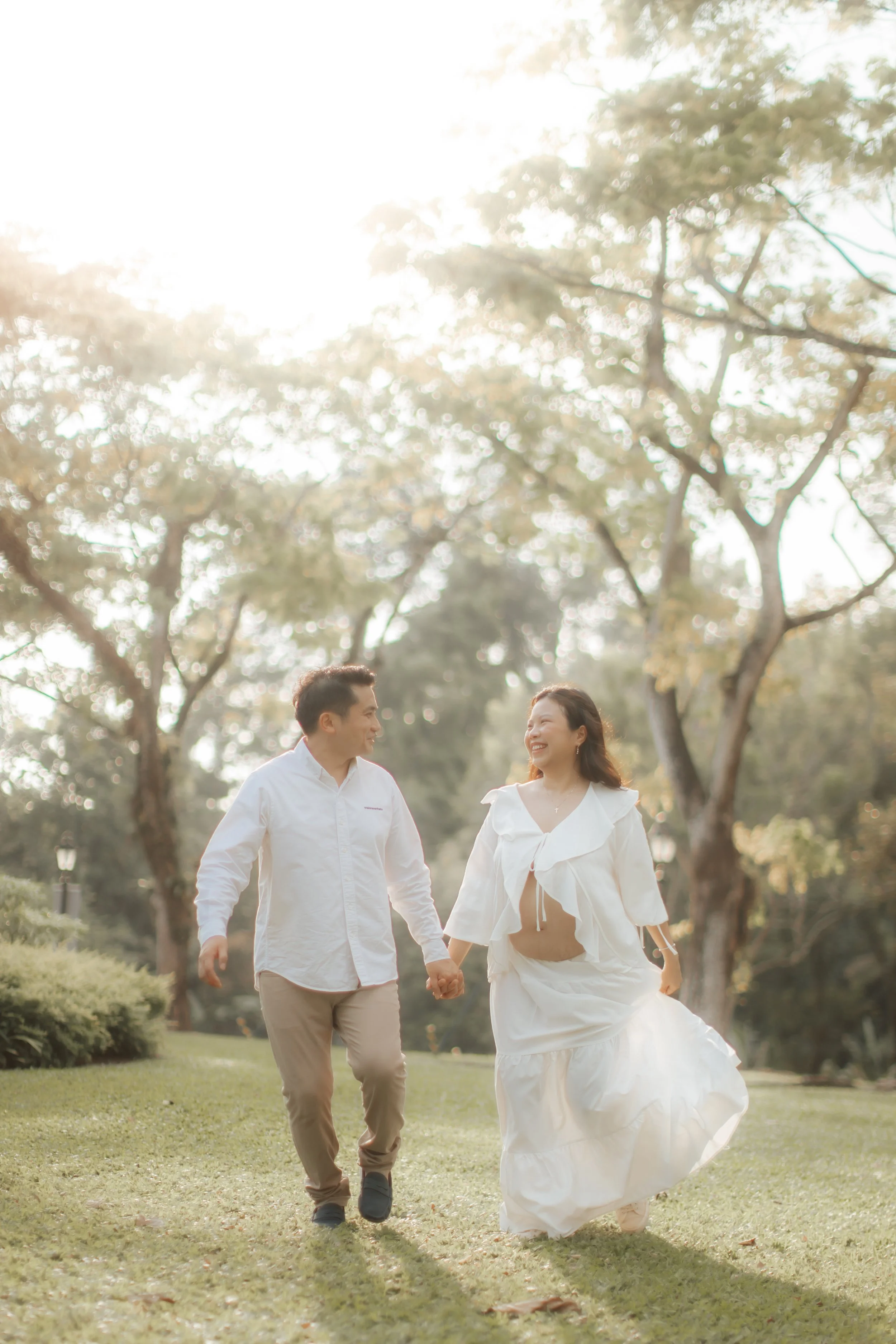 Light and airy maternity shoot at bandstand, captured by Arielle for Breadandbutterworks.