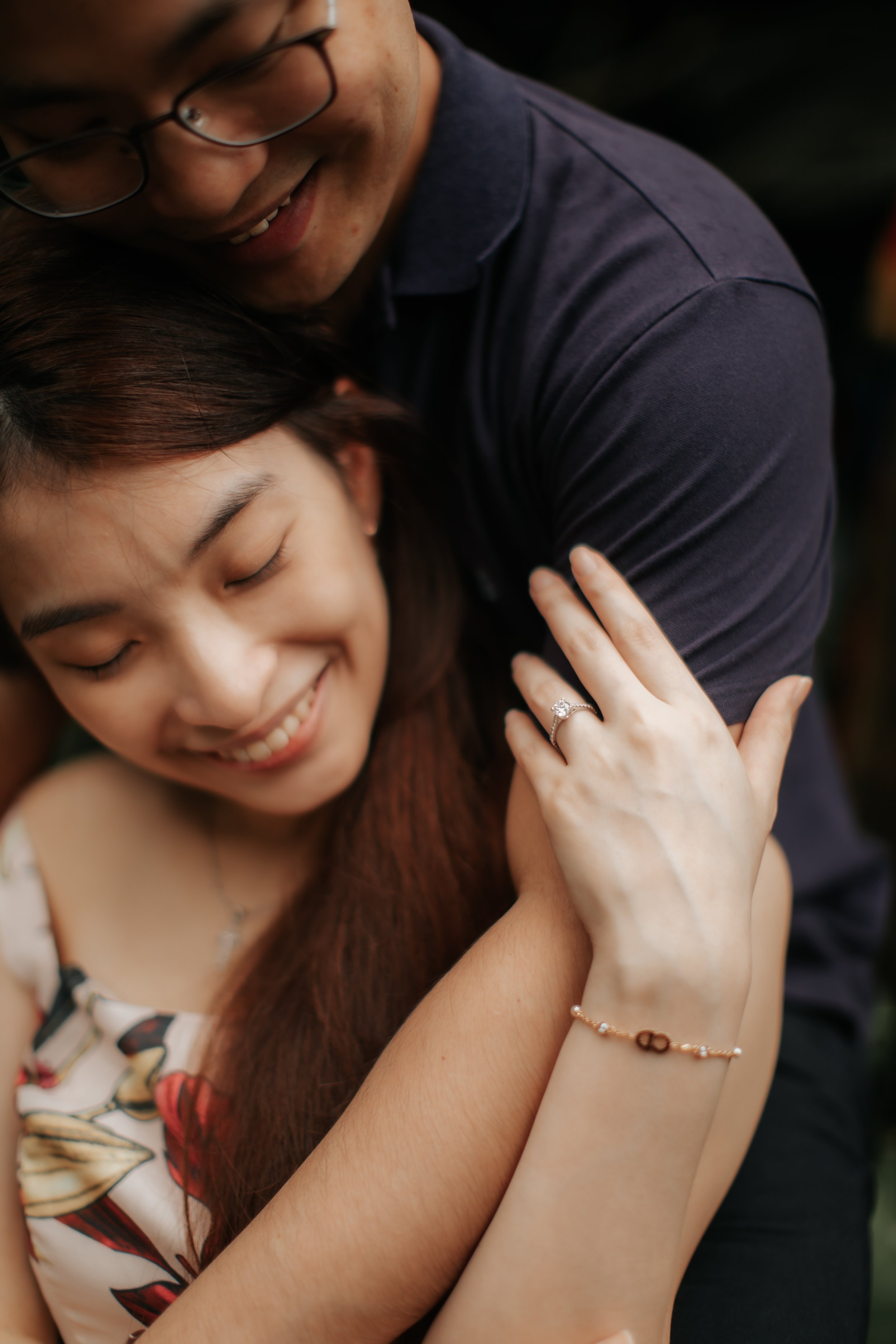 Romantic proposal close-up photoshoot at Jurong Bird Park (now known as Bird Paradise) in Singapore, captured by Ash from Breadandbutterworks.