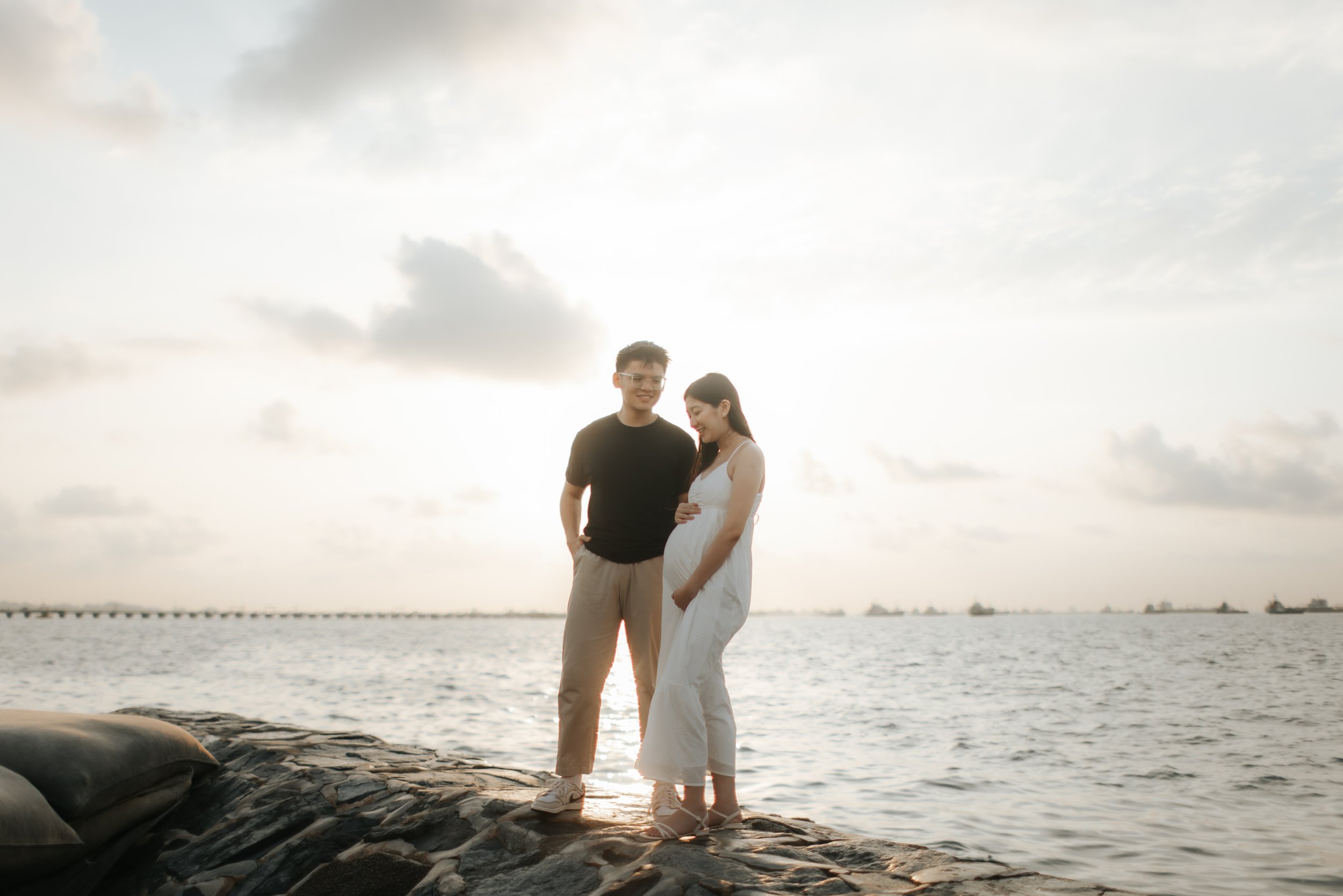 Maternity shoot at sunset at East Coast Park in Singapore, captured by Arielle for Breadandbutterworks.
