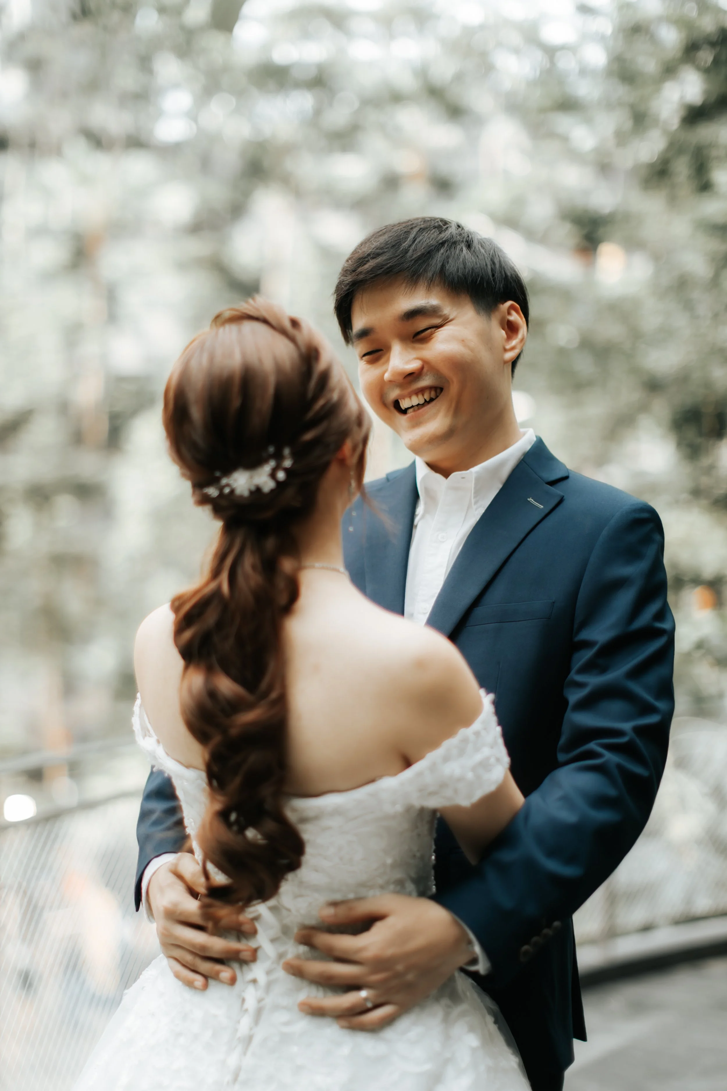 Light and romantic pre-wedding photoshoot at Changi Jewel, captured by Arielle for Breadandbutterworks.