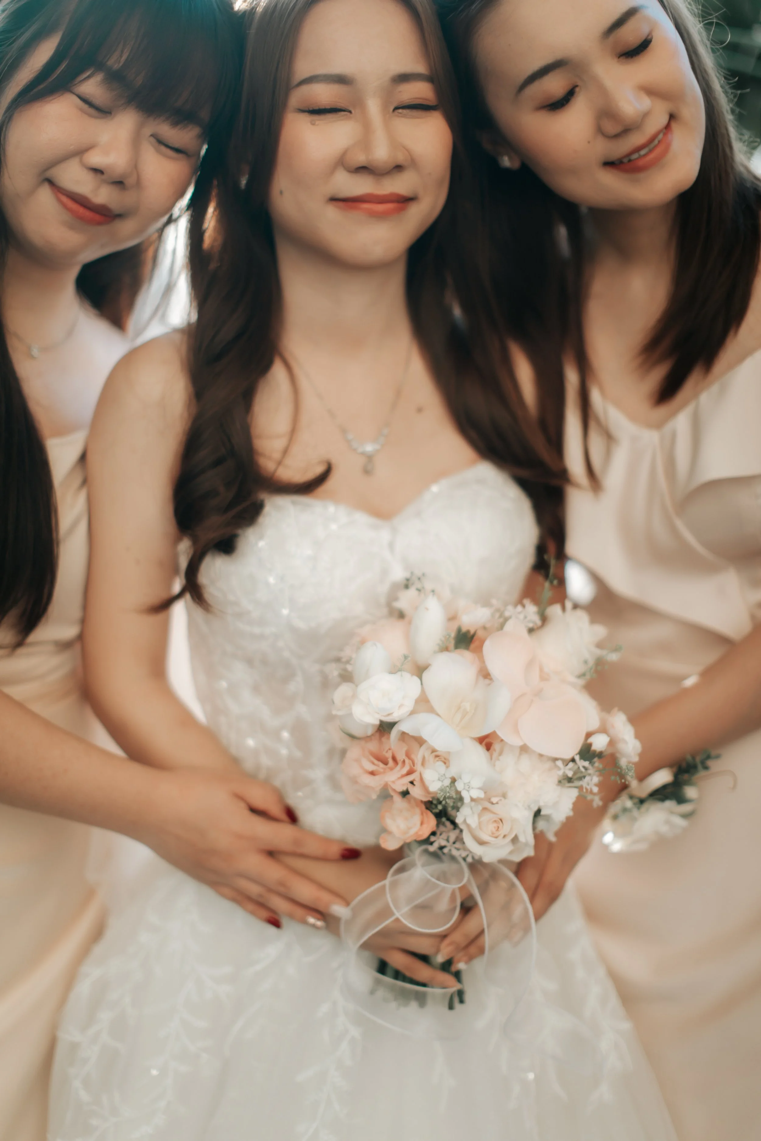 Light and airy actual day photoshoot of a bride and her bridesmaids sharing a moment of endearing friendship. Captured by Arielle for Breadandbutterworks.