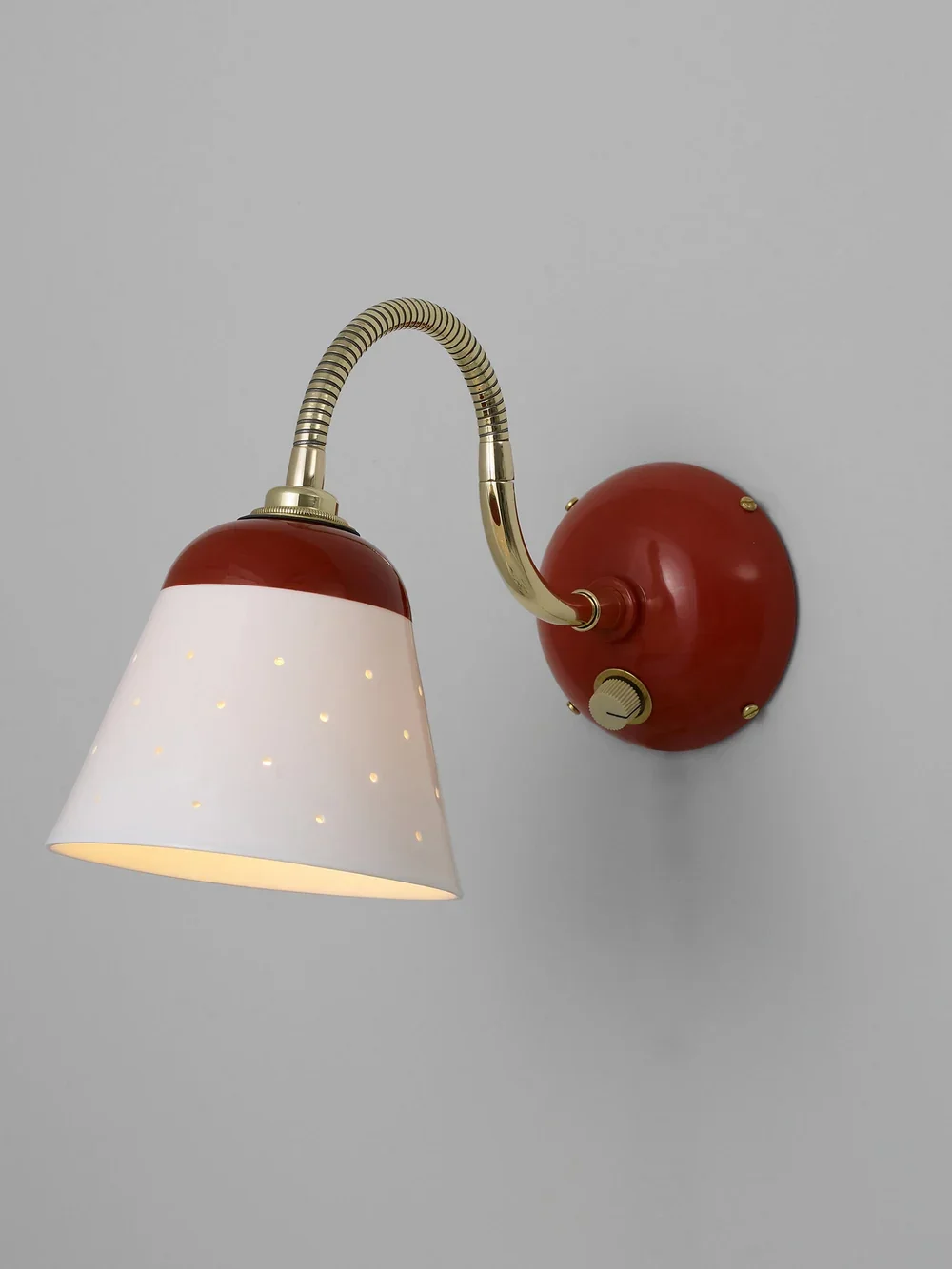 beata_heuman_btc_alma_dimmer_wall_light_coral_06_881795ba-c105-475e-9891-9ff734b81e92.jpg.webp