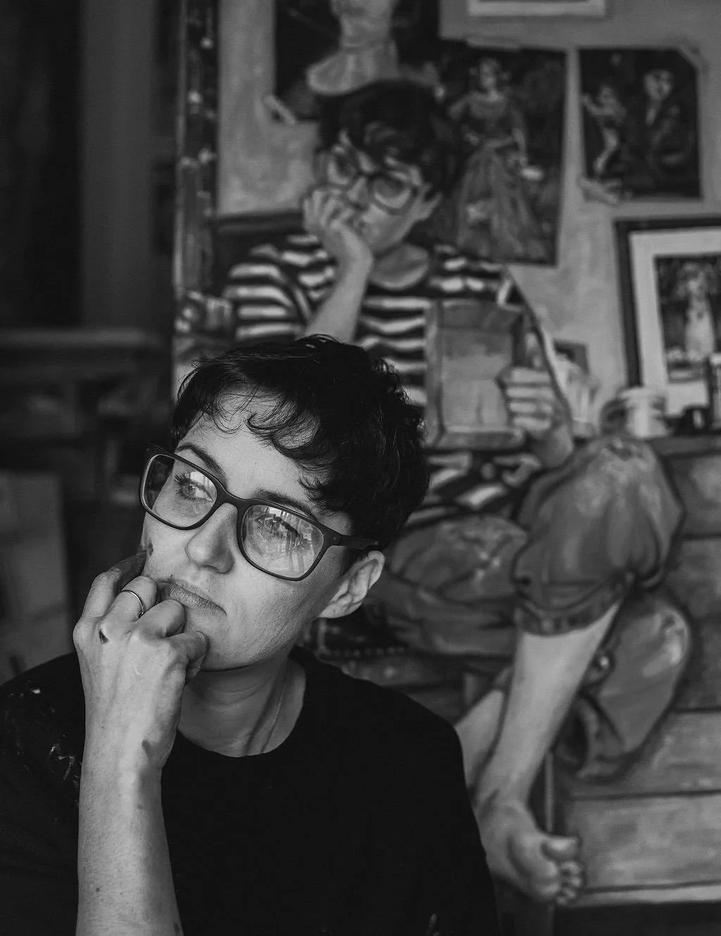 So I had the exciting opportunity to have some studio shots by the very talented @mimisworks . She came into the studio and got the vibe of what I wanted but also with her own ideas so it felt like a true collaboration. As someone who paints themself