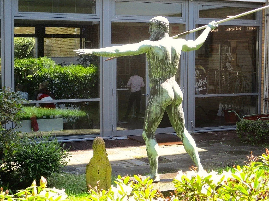 Spannende Kleingruppenveranstaltungen mit Lehrbeauftragten aus der Praxis - wie etwa Konstantin Klostermann, der für Radio Köln oder das aktuelle sportSTUDIO im ZDF berichtet - prägen das Studium an der Deutschen Sporthochschule