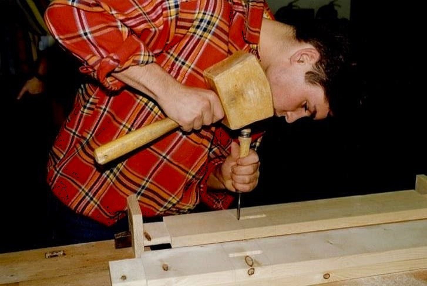 Schreiner verdienen ihr Geld mit der Arbeit an der Maschine. Gestaltung und Konstruktion sind in der Ausbildung jedoch das Wichtigste