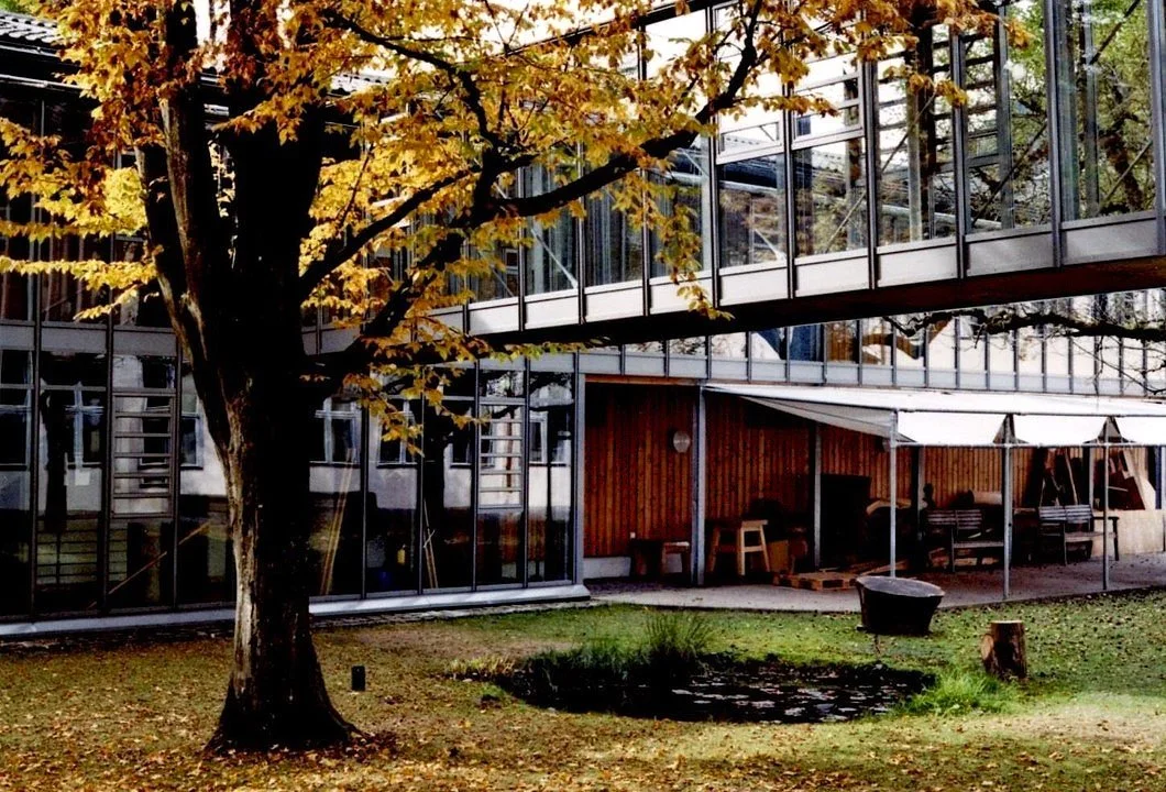 Die Berufsfachschule für Holz und Gestaltung des Bezirks Oberbayern in Garmisch-Partenkirchen bildet Schreiner und Holzbildhauer aus