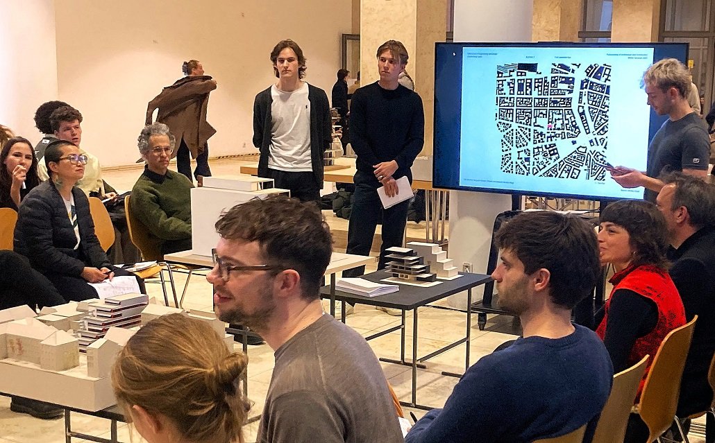 Präsentation des Projekts ‘Munich Athletic Club’ am Ende des 3. Semesters in der Immatrikulationshalle.