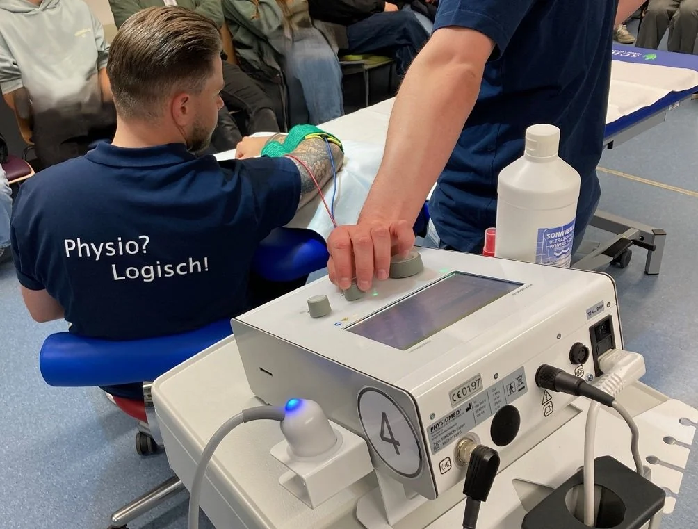 Physiotherapie-Ausbildung LMU: Physikalische Anwendungen als Therapieform nutzen physikalische Kräfte, wie etwa elektrischen Strom, zu Heilzwecken