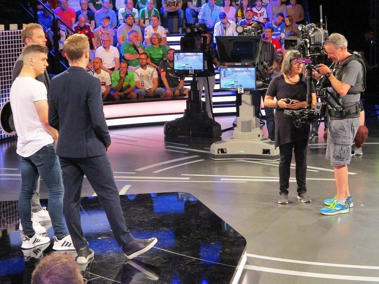 Jochen Breyer (links) kam über eine Ausbildung in der Sportredaktion von Mediaschool Bayern M94,5 ins aktuelle sportSTUDIO