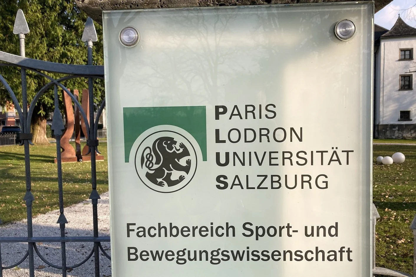 Am Fachbereich Sport- und und Bewegungswissenschaft der Uni Salzburg werden unterschiedliche Bachelor- und Master-Studiengänge in Sport, Ernähung und Kommunikation sowie in Sports Physiotherapy angeboten