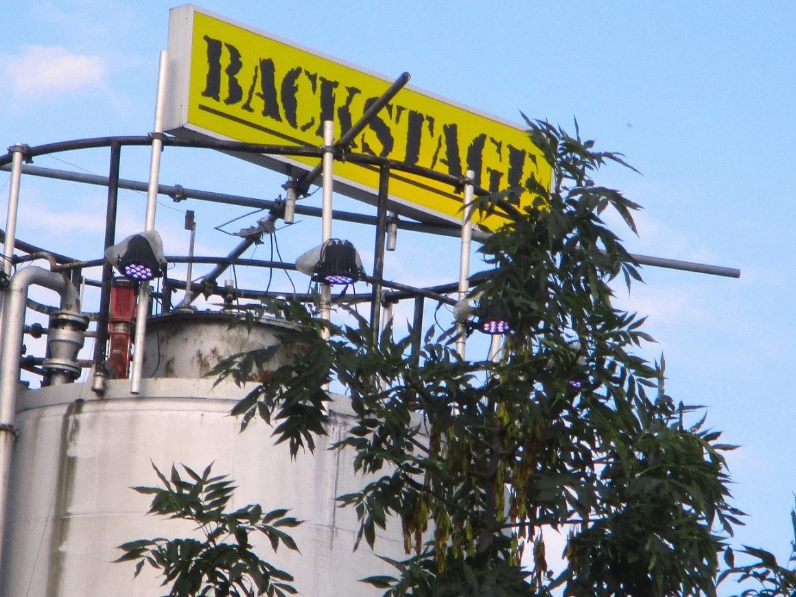 Das Kultur- und Veranstaltungszentrum Backstage am Münchner Hirschgarten bildet Veranstaltungskaufleute und -techniker aus.