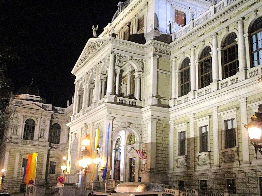 Psychologie an der Universität Wien ist ein Massen-Studiengang mit rund 500 Erstsemestern. Viele Lehrveranstaltungen finden im Audimax im Hauptgebäude am Schottentor statt.