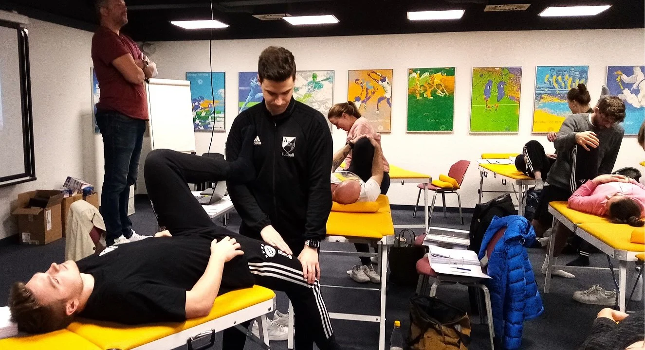 Ziel der Weiterbildung zum Sportphysiotherapeuten des DOSB ist es, den heutigen Erfordernissen der Athletenbetreuung im modernen Hochleistungssport gerecht zu werden, wie etwa unter trainingsphysiologischen Aspeten