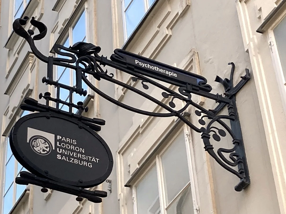 Die Universität Salzburg verfügt in der Getreidegasse 21 über eine eigene Psychotherapeutische Universiätsambulanz