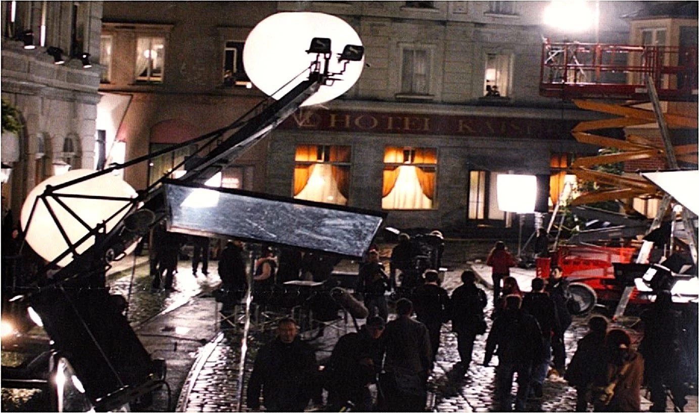 Die Münchner Bavaria Film in Geiselgasteig bildet Veranstaltungstechniker aus. Hier: Ein beliebtes Motiv für Außendrehs: Die Münchner Straße.