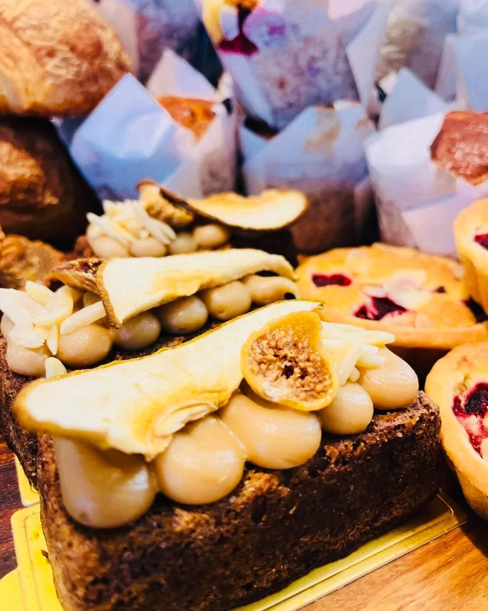 At Stevie&rsquo;s we change it up daily offering a vast range of inspiring salad and lunch 
options, gourmet sourdough sandwiches, pre prepared gourmet dinners for your home, artisan organic sourdough and pastries and everything in between so call
By