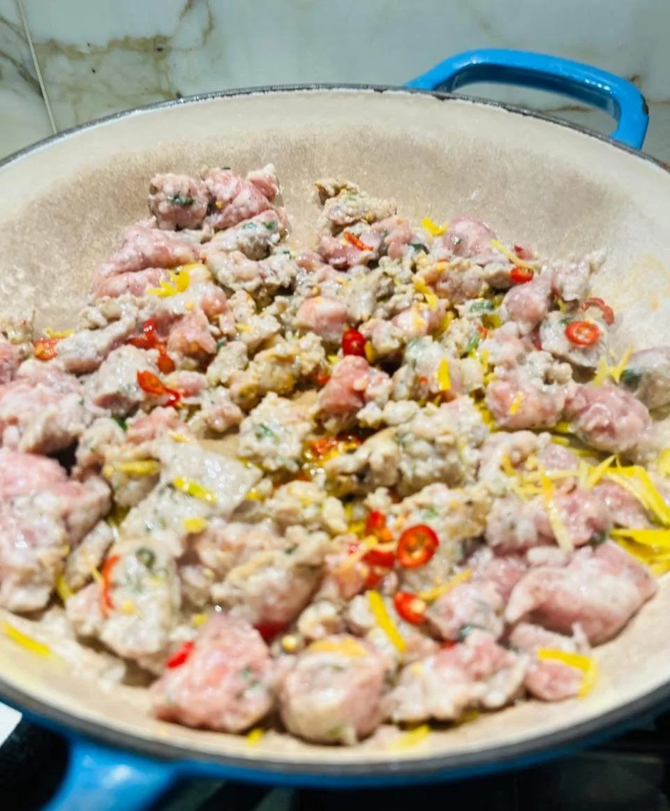 Sunday night is a crowd pleaser and this is also delicious baked in the oven the next day&hellip;

That is if there are any left overs

De- case and fry off some pork and fennel sausages form farmgatetoplate with roughly chopped zest of two lemons 1/