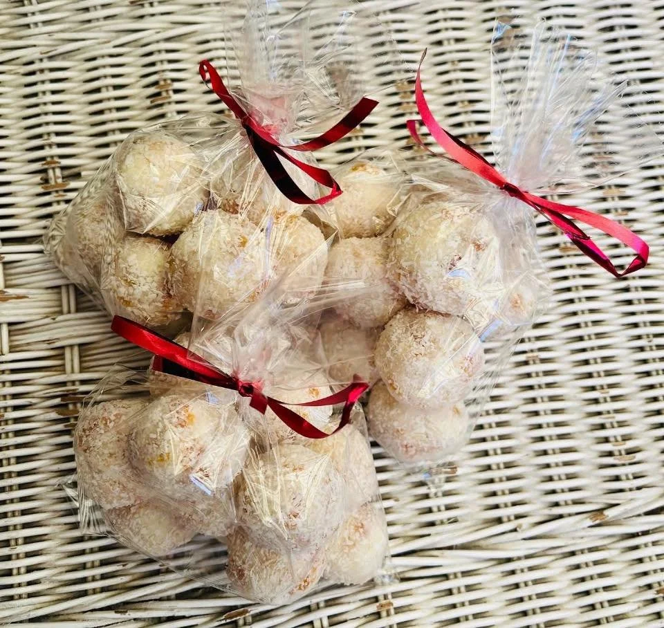 Rum balls 🥥
Coconut ice 
And our apricot balls 

Each has 12 delectable treats to share with family and friends!

Won&rsquo;t last, order fast x

#steviealittleshop #christmasfood #rumballs #madeinhouse #gourmetfood #cheflife #festivefood #sydneycaf