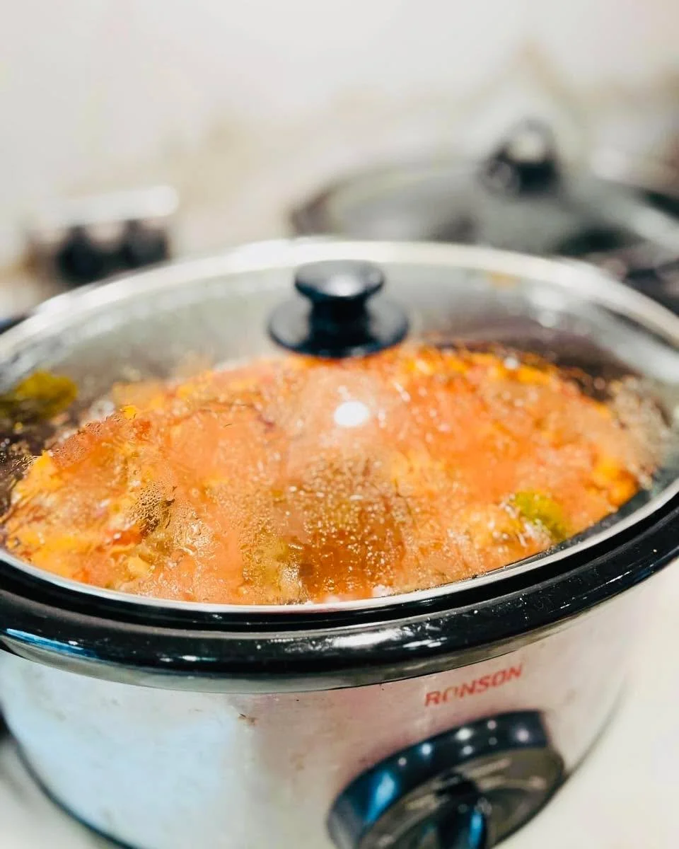 Duo of slow cookers on tonight for some family meal prep,

Grass fed beef bolognese
Lamb loin chop yellow curry

Meat thanks to 
farmgatetoplate 
Available in store!