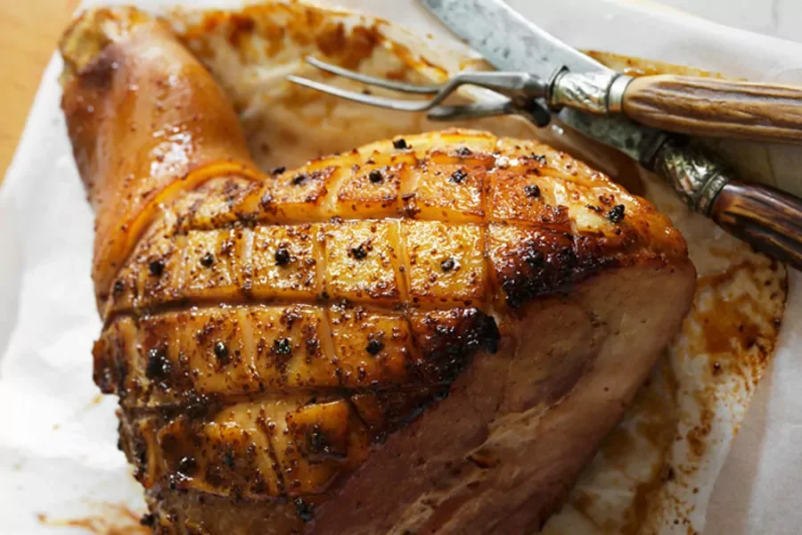 borrowdale-free-range-pork-apple-cider-glazed-christmas-ham-recipe-900x600-1.jpg.webp