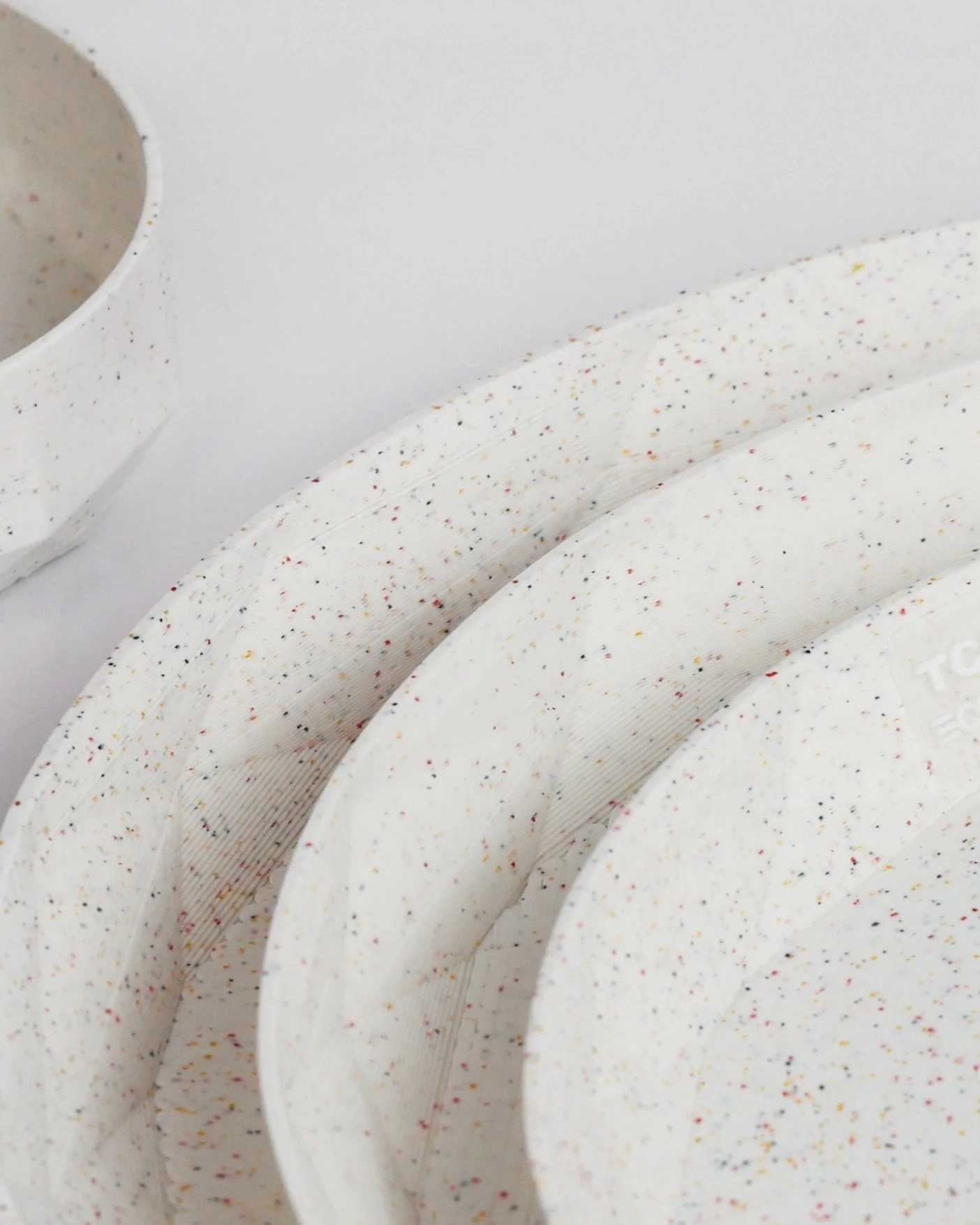 TCL Ecora
From waste to resource !

#waste #ceramic #materialsinnovation #madefromwaste #cmf #sustainability #interiors