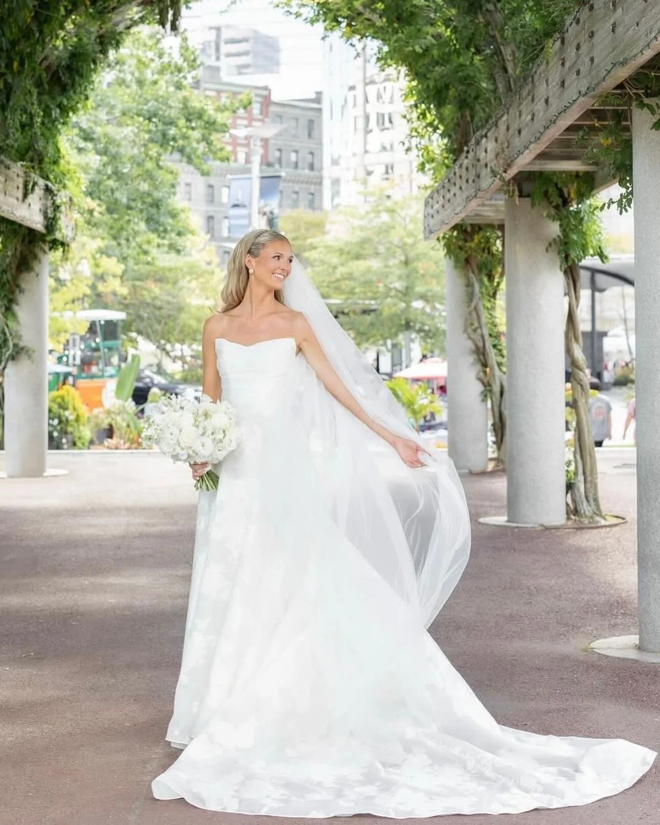Whites aren&rsquo;t just for winter! ❄️

This stunning summer wedding was truly special and near to my heart! (Check out my beautiful niece!) Featuring an all-white floral theme, textured elements, and candlelight galore, it set the perfect tone for 