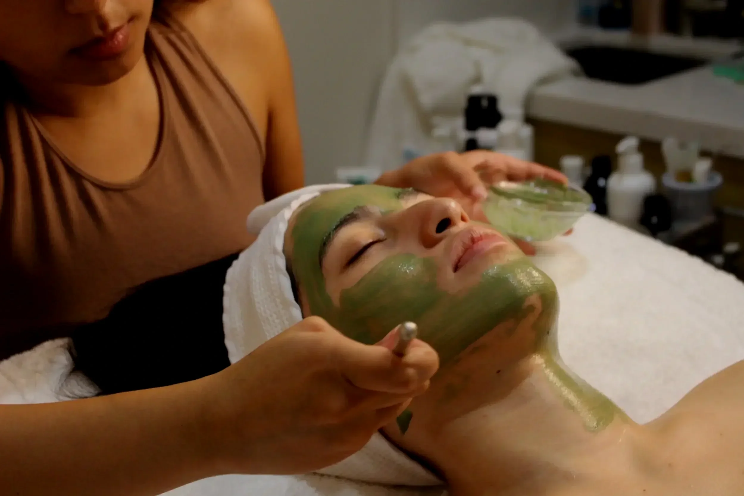 Client receiving a facial mask during an S.E. SKIN Signature Facial