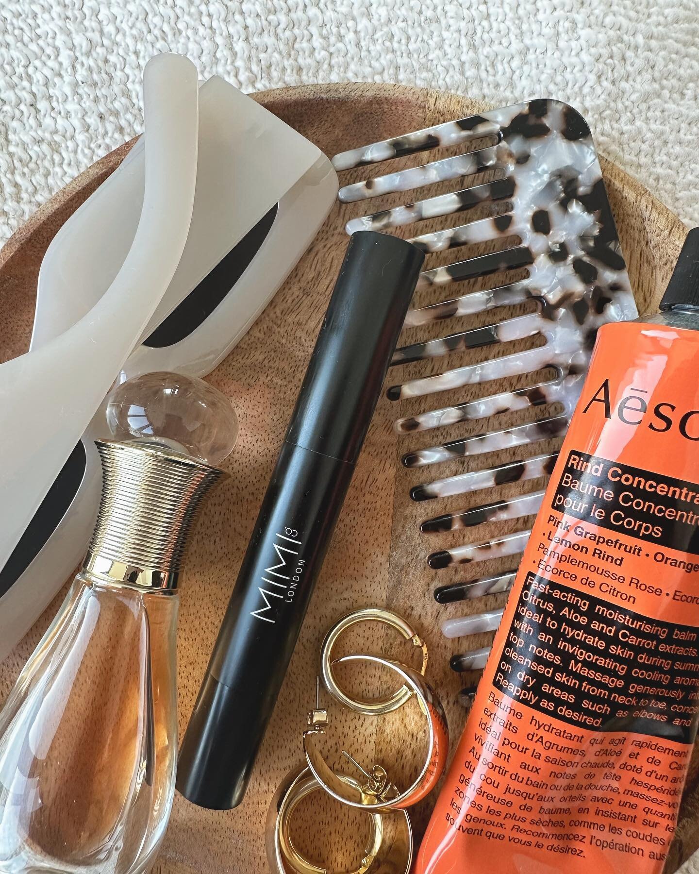 SUMMER ESSENTIALS 🖤

Loving this customer snap by @broganwilby 📸

Love your Cuticle Oil Pen?
Don&rsquo;t forget to share using #MIMICOLONDON 

Mimi Co x

#cuticlecare #summer #skincare #selfcare #cuticleoil #luxury #sustainable