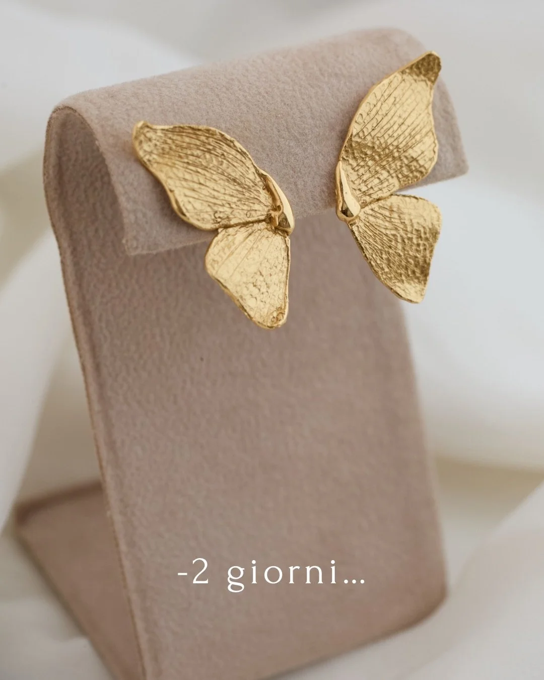 ✨
Mancano solo due giorni per assicurarti che il tuo regalo arrivi in tempo per essere sotto l&rsquo;albero! 🎄

Se desideri un tocco di eleganza senza tempo&hellip;
Non aspettare, effettua il tuo acquisto ora, se desideri garantire la consegna entro