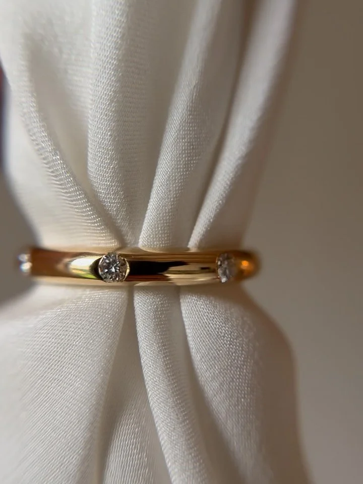 Dare nuova vita non significa cancellare il passato, ma farlo brillare in modo nuovo. ✨

La sfida di questa METAMORFOSI era prendere l&rsquo;essenza di un gioiello classico e trasformarlo in un design contemporaneo.

Sono partita da 7 bellissimi diam