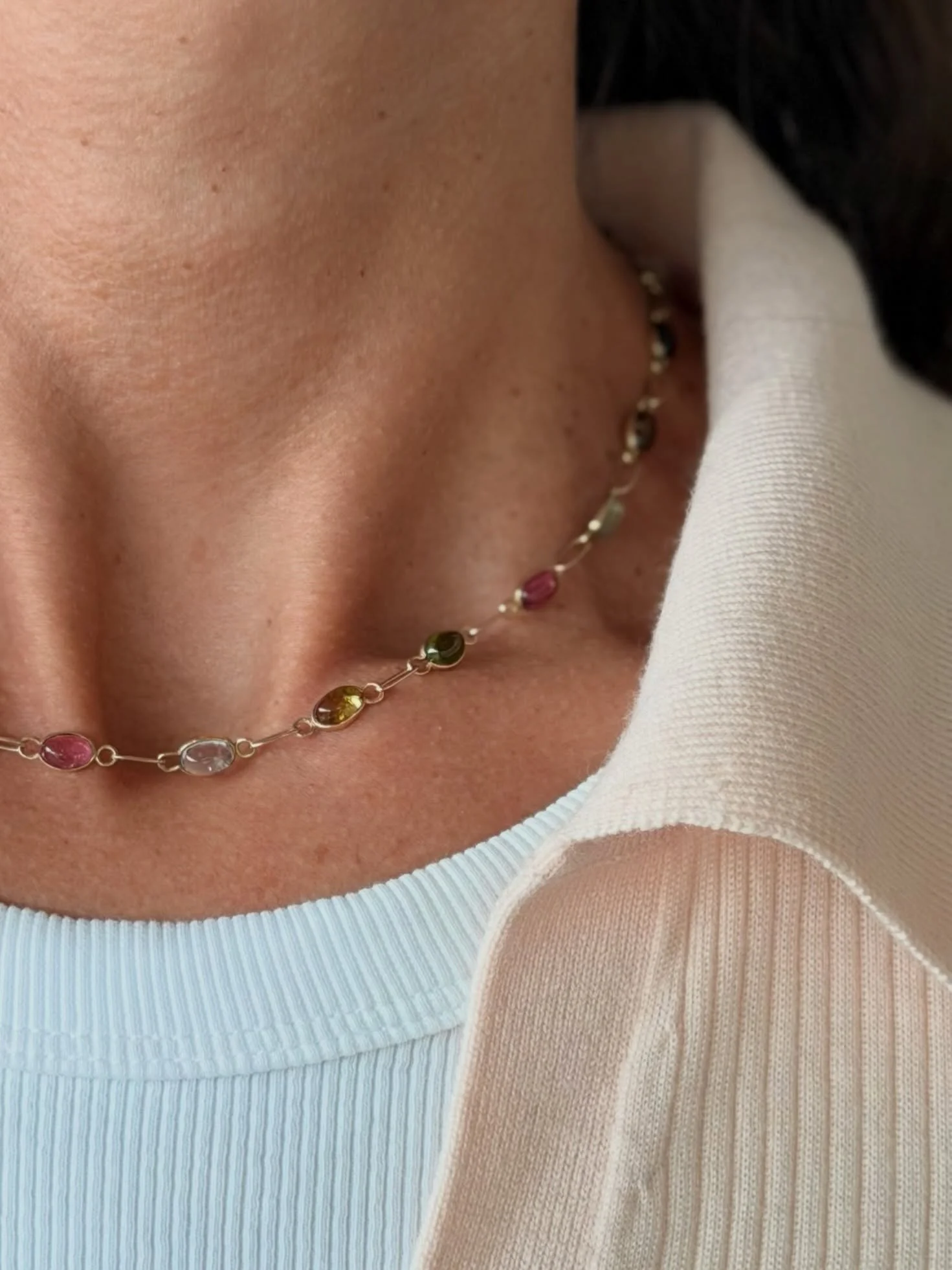 Online la collana Virginia N.7 - unico esemplare disponibile 🌿

 &ldquo;Virginia&rdquo; un gioiello e l&rsquo;essenza del SENZATEMPO, un arcobaleno di eleganza

prende il nome della donna, mia nonna, che mi ha donato una sua collana che mi ha ispira