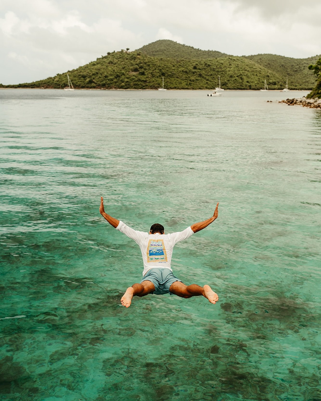 Jumping into the weekend with @islandrootscharters! Stop by tomorrow for your taco fix! ∕∕∕ OPEN Sunday - Friday &bull; 11:00am - 5:00pm [closed Saturday] 📸: @sarahbswan 
.
. 
. 
#LimeOut #LimeOutVi #CocktailsAndTacos #CoralBay #StJohn #USVirginIsla