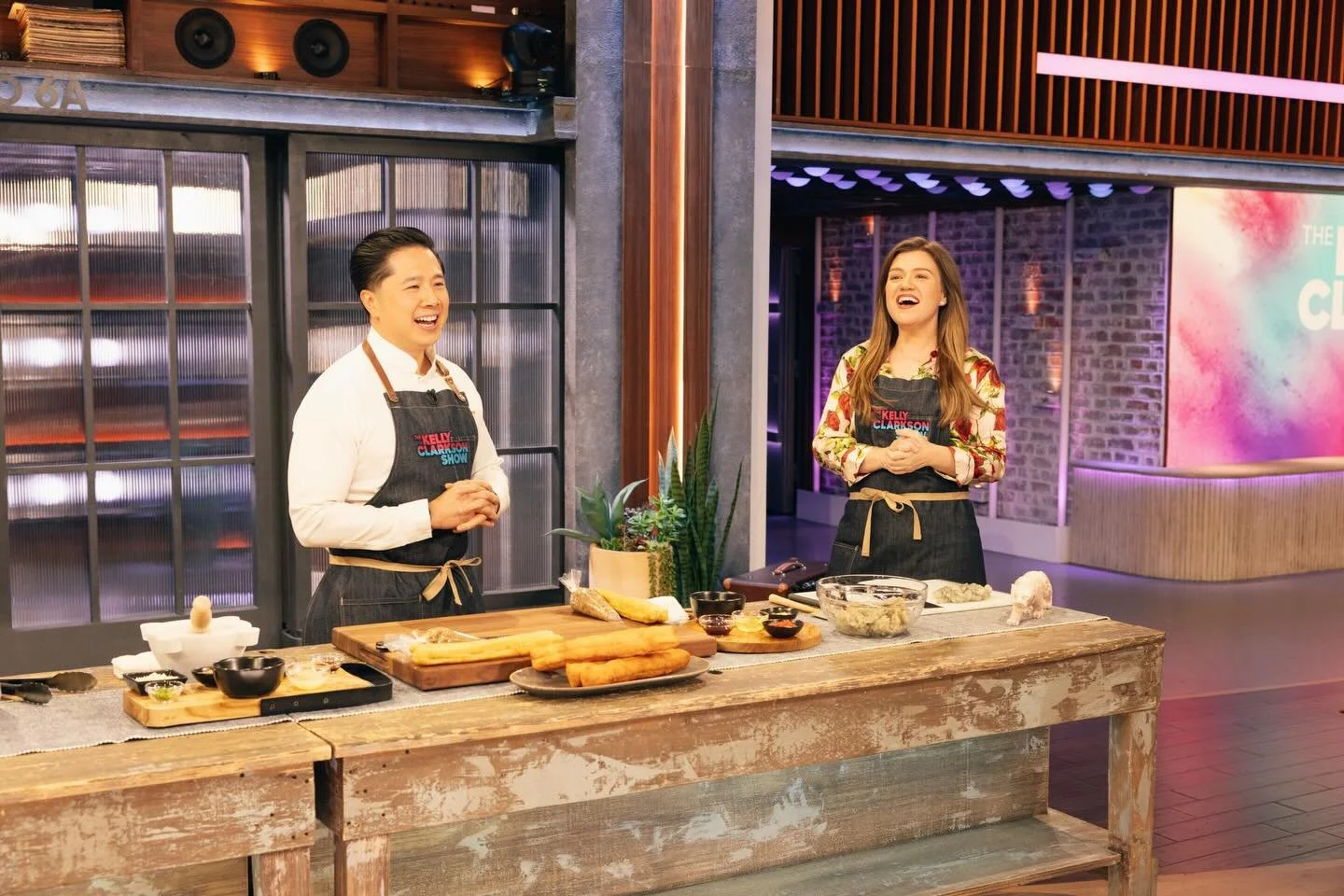 Chef Thai Dang + Kelly Clarkson = The duo we didn&rsquo;t know we needed! 🍲✨ 
Tune into @nbc today 3pm EST to catch Chef in action!

#ChefThai #HaiSous #KellyClarksonShow