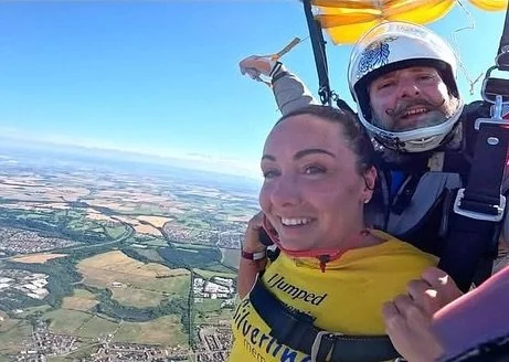 Our incredible support worker Kelly from Eighton Lodge faced her fears and did a skydive to raise money for @silverline_memories 🪂 What an inspiring way to support such a meaningful cause!💜

#skydive #silverlinememories #dementiaawareness #wellburn