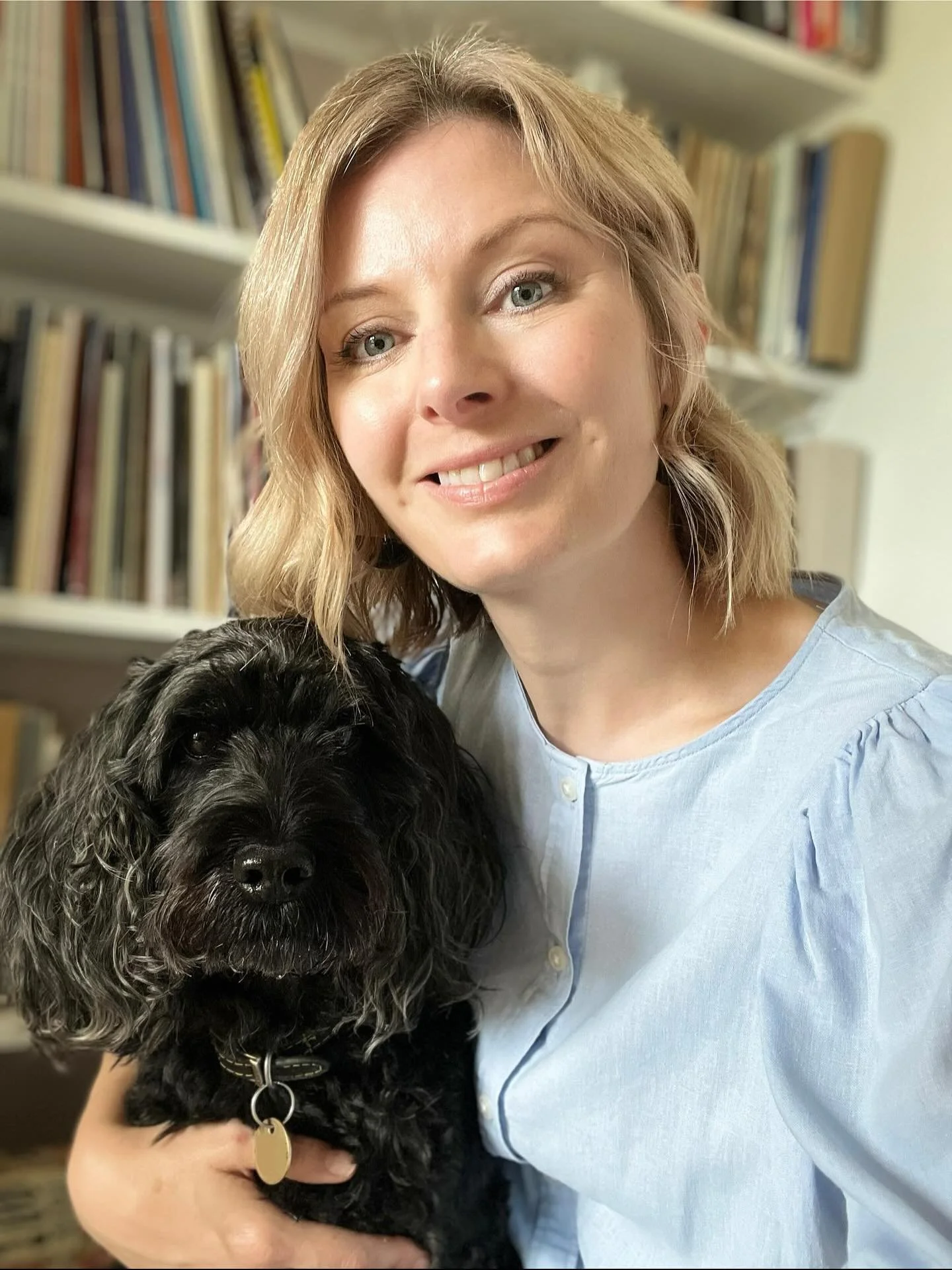 👋 I have some new followers to this account so here is an intro/update and a hello! 

I&rsquo;m Laura, a technical singing teacher, vocal coach based in Canterbury, Kent, and online. I mainly teach pro-singers and keen amateurs. 

✨ I recently updat