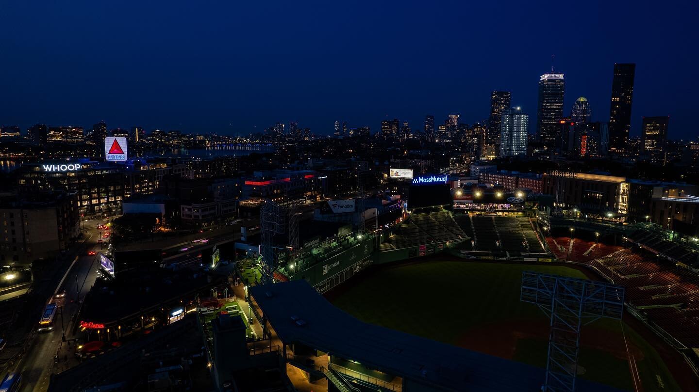 It&rsquo;s those Red Sox Boston nights that really get me
❤️Let&rsquo;s go Sox!! ⚾️
.
.
.
#fenway #fenwaypark #boston #redsox #redsoxnation #bostonig #bostonigers #bostonphotography #bostonnights #drone #dronephotography #bostondrone #bostoncitynight