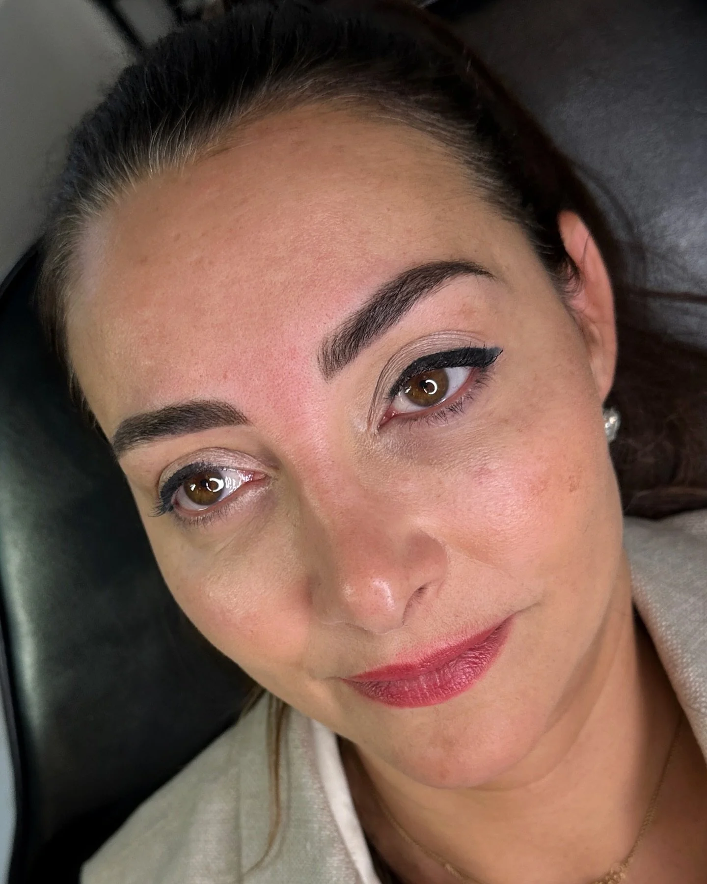 Using nano-style strokes and shading to softly define and enhance. Machine-only combo techniques offer control and beautiful healed results ✨🤎🤎